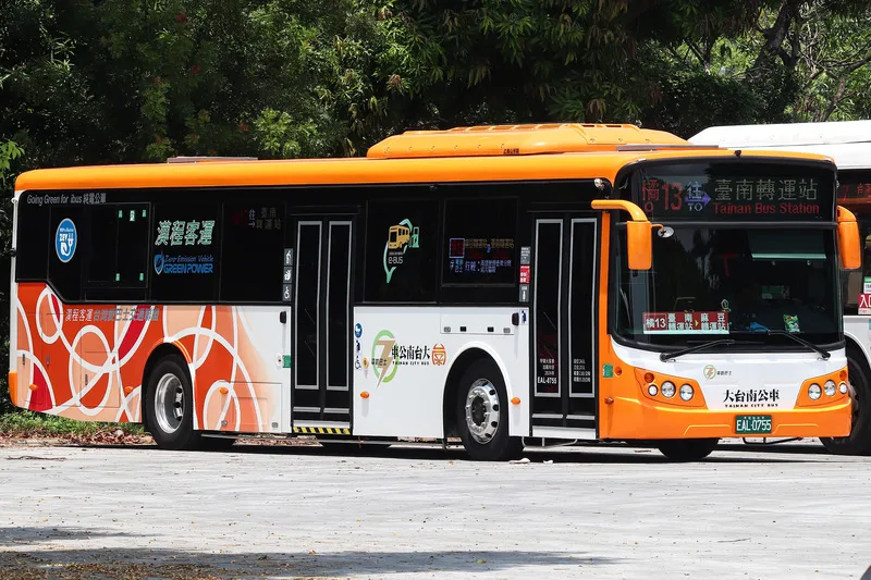 全國首批行駛國道示範型電動公車　台南18輛上路