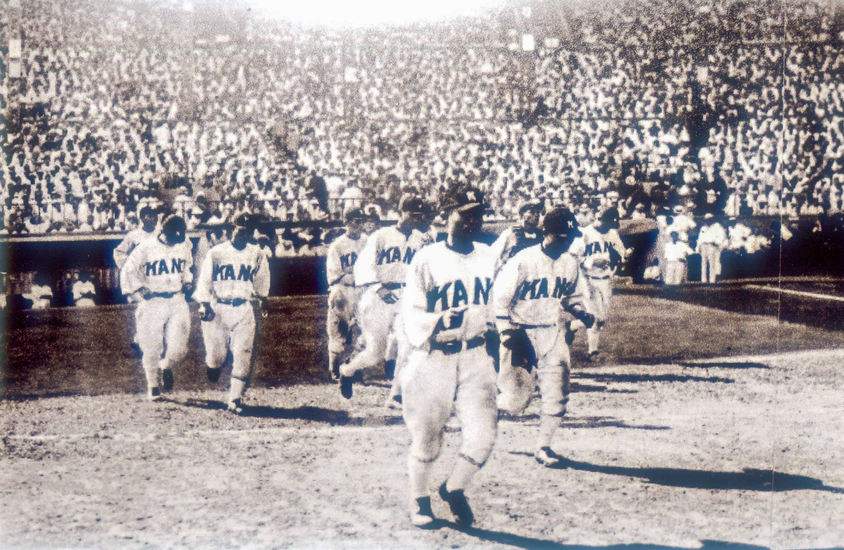 1931年嘉農（KANO）棒球隊在全日本中等學校野球冠亞軍賽，奮戰不懈，風靡甲子園球場。高橋盛廣（吳盛廣）提供