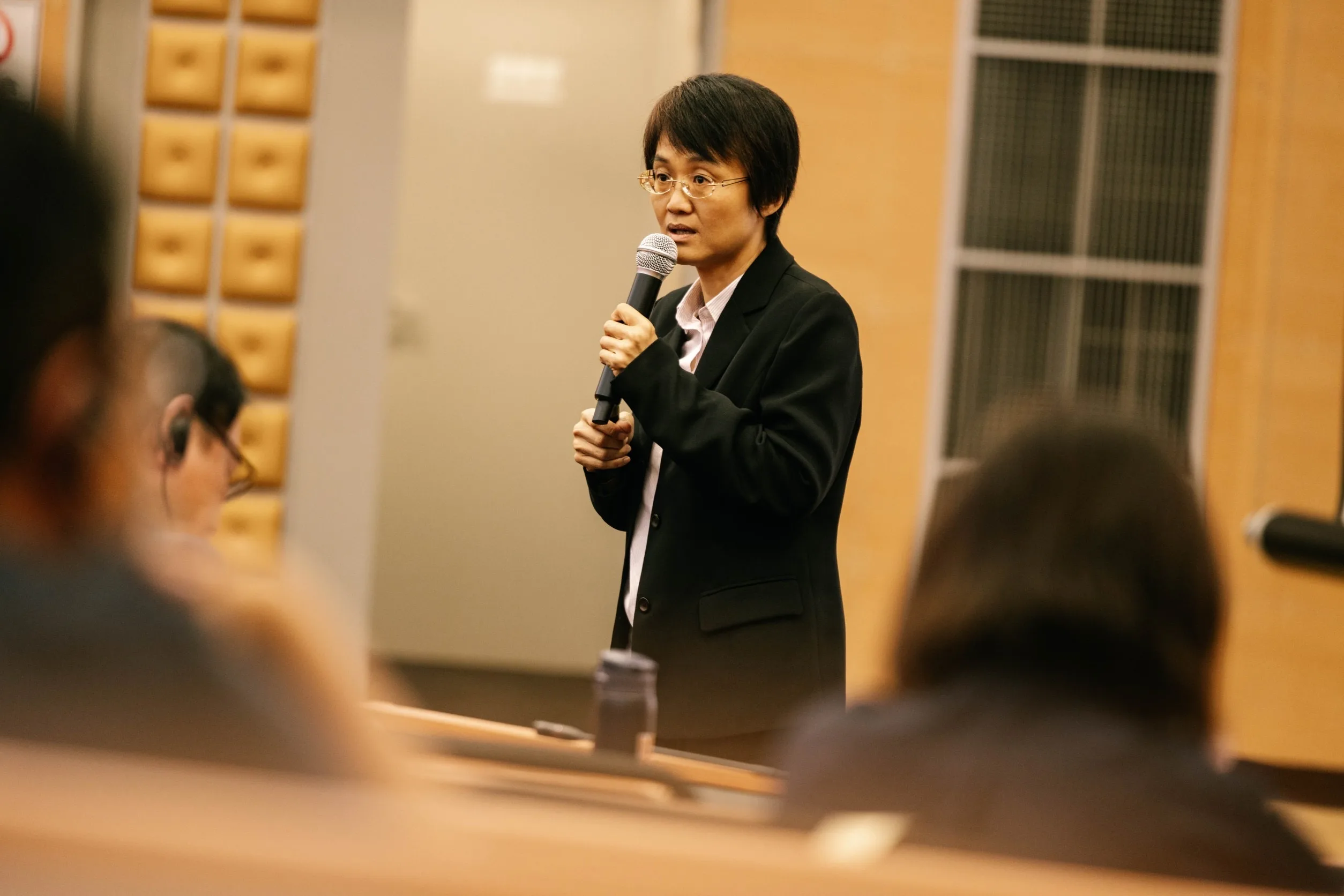 客委會主委古秀妃表示，客家交流中心補助以兼具地方特色且滿足人民所需的「複合式空間」為首選。客委會提供