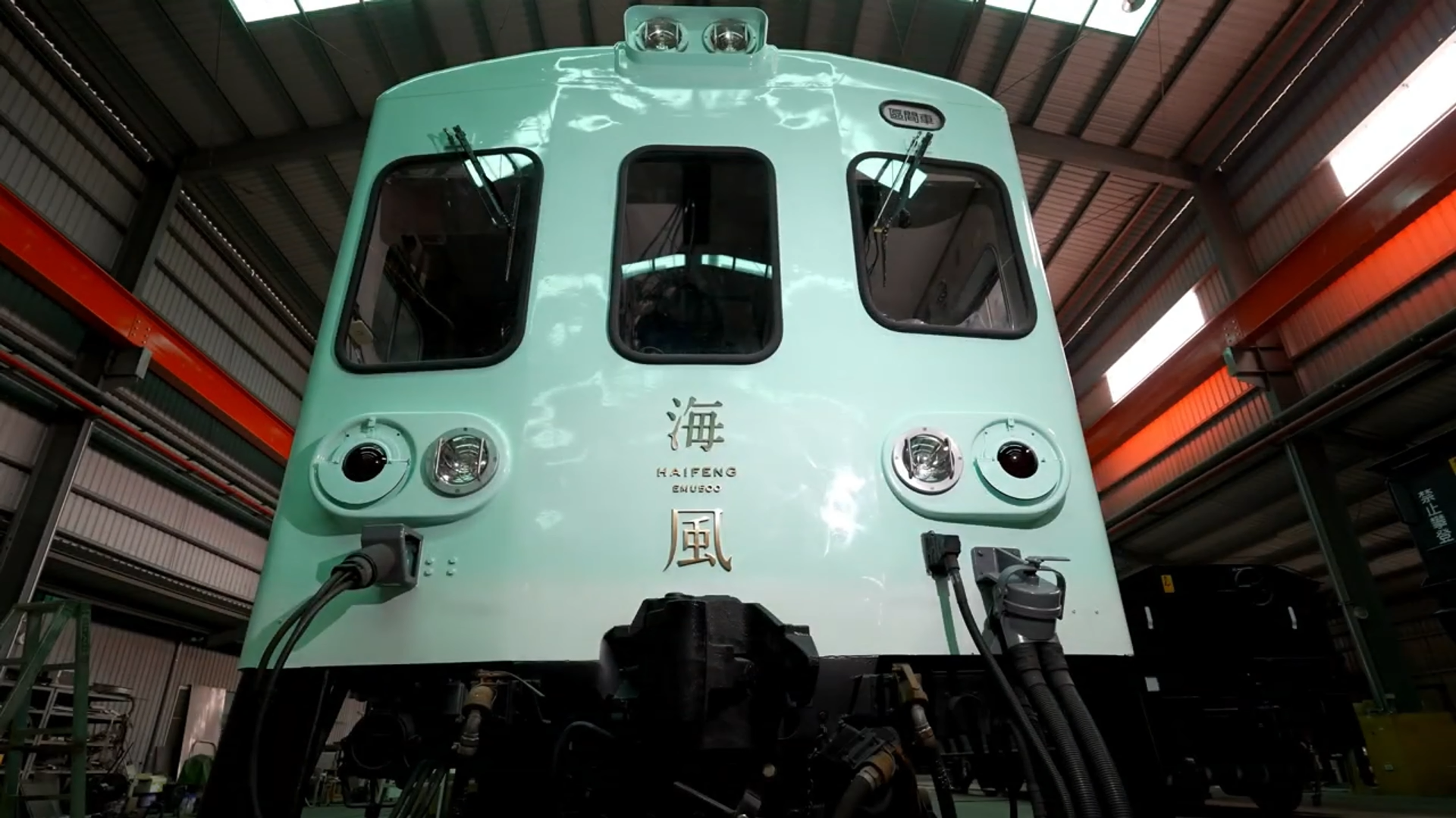 全新觀光列車「海風號」。台鐵提供