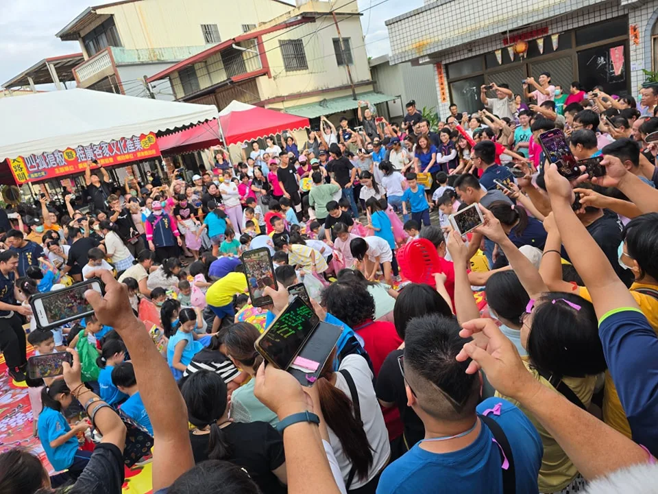 四孤搶粄今天在廣福順天宮廣場前舉辦，每年都會吸引大批民眾前往朝聖。翻攝高樹鄉長梁正翰 臉書