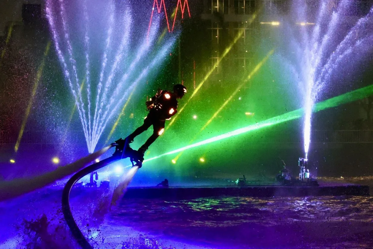 國際級表演法國水上飛板秀Flyboard Show。高雄市政府提供