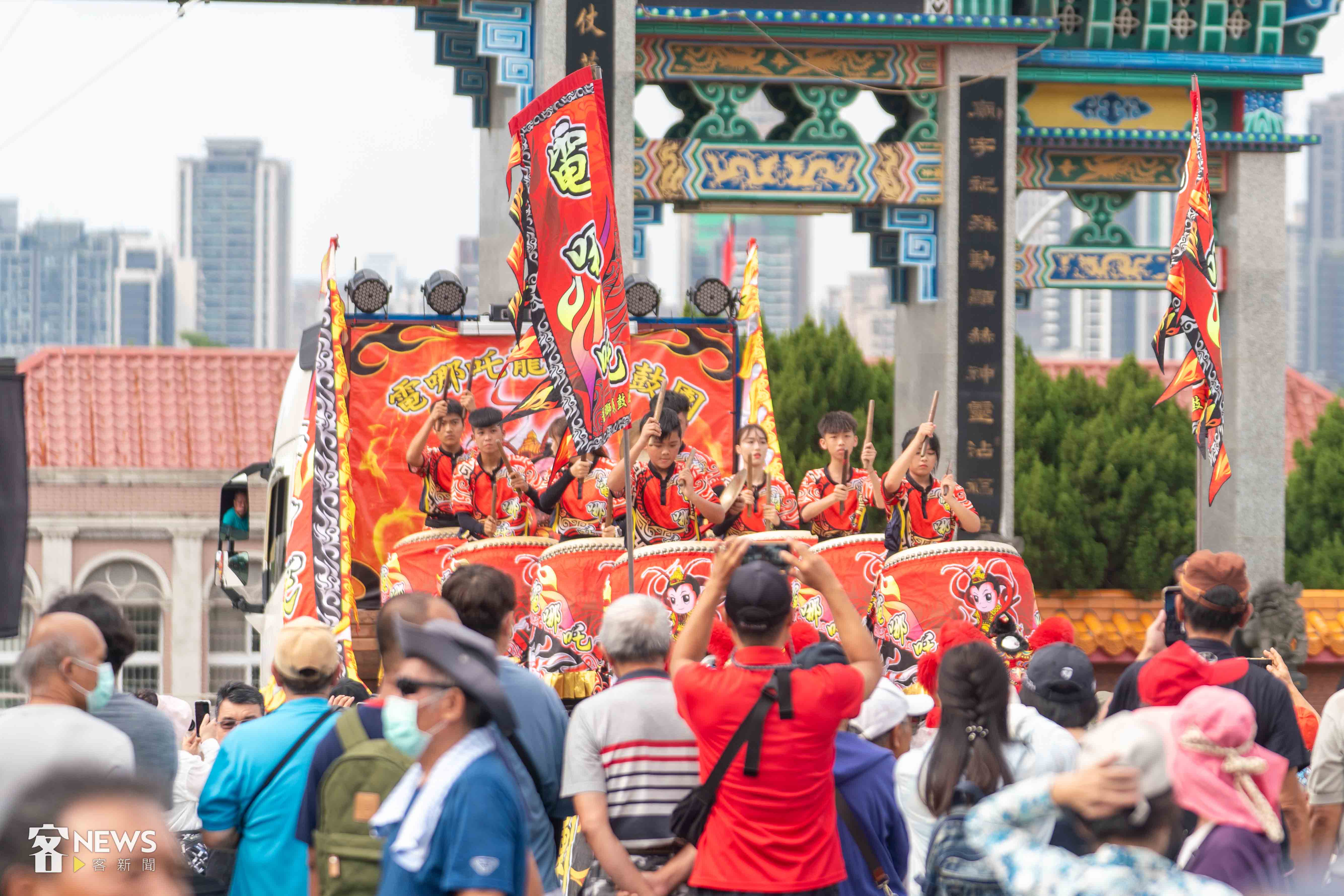 義民祭活動開始前的鼓陣表演。李台源攝