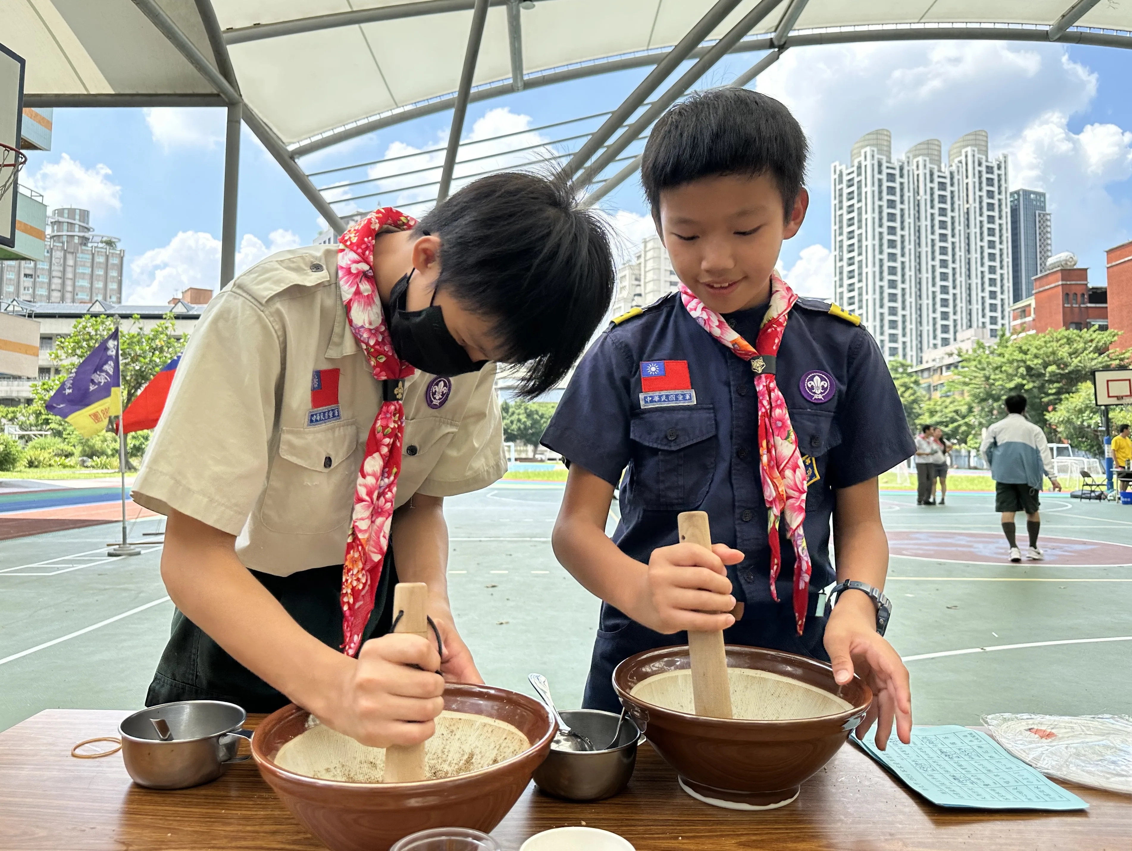 「擂茶」闖關。客家局提供