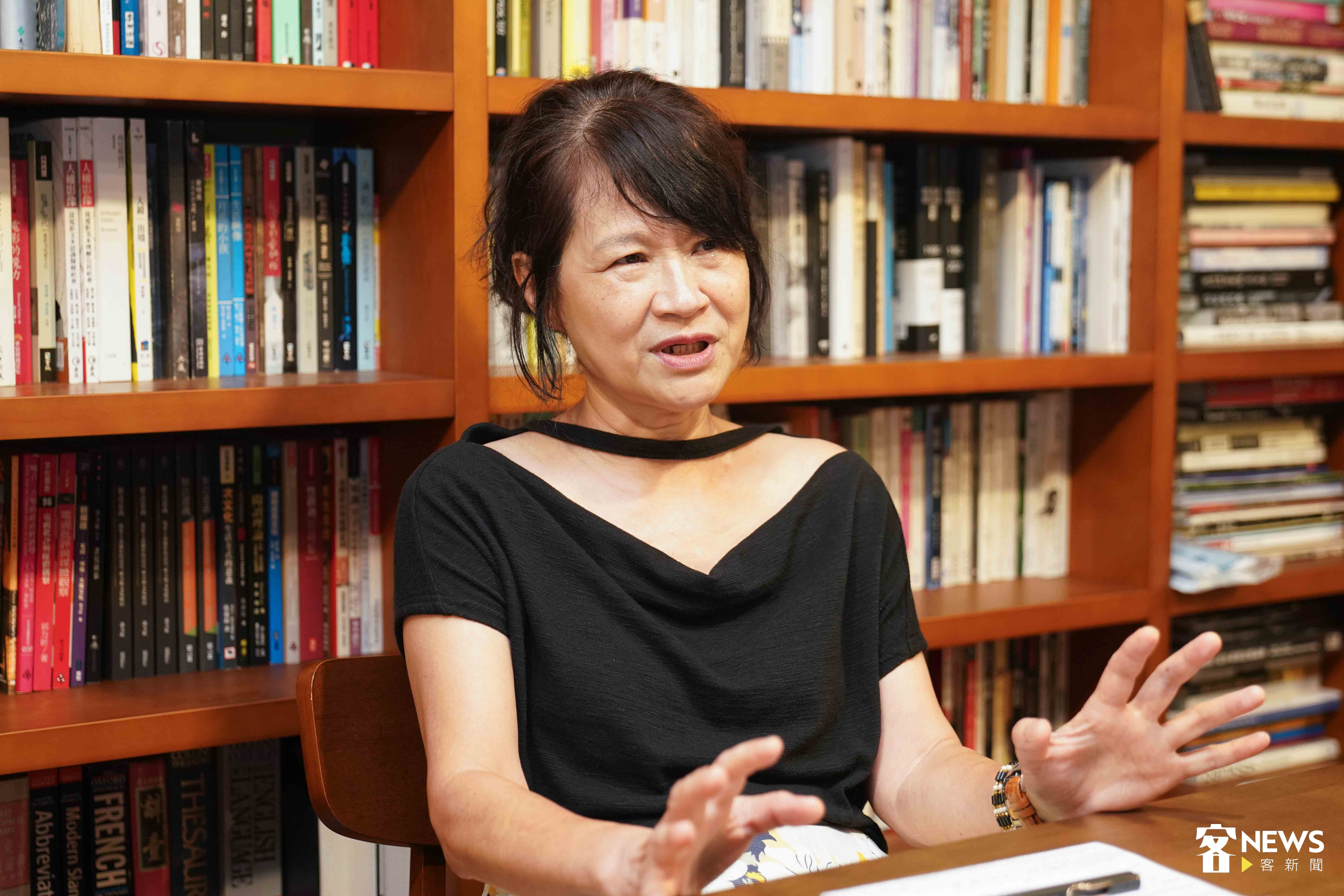 金曲歌手羅思容將擔任說書人，串聯「此時彼地，彼時此地」的時間與空間。范修語攝