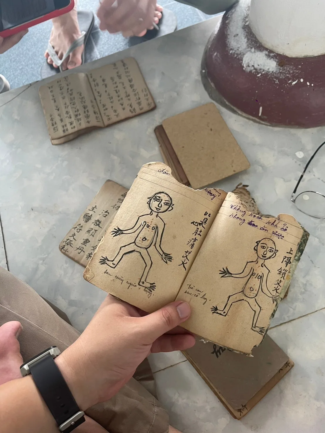 越南亻厓族傳統醫書。北市客基會提供