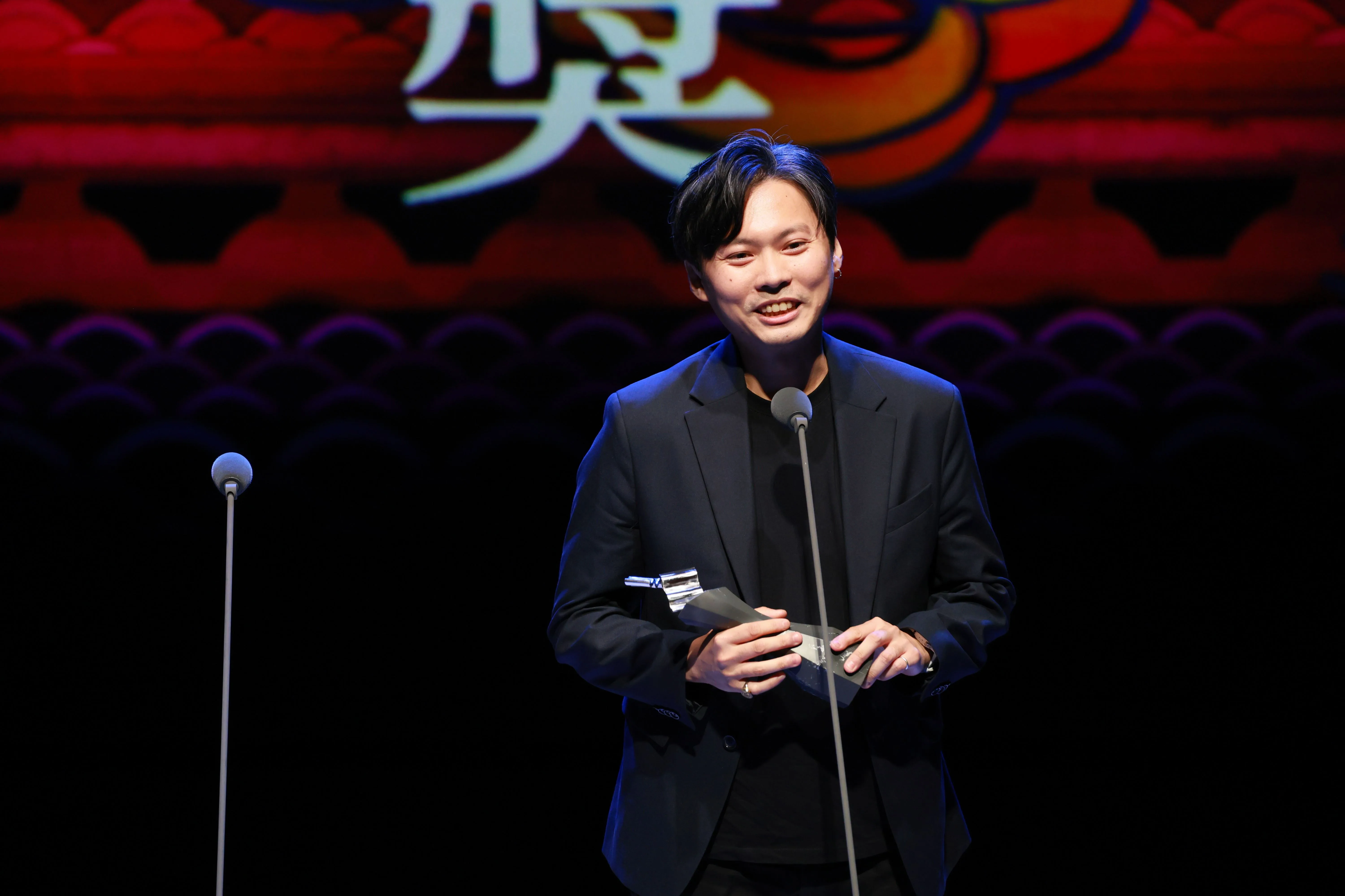 孫紹庭以《聽到噠仔聲就知庄中有大事》,榮獲第三十五屆傳藝金曲獎「最佳錄音獎」。文化部提供