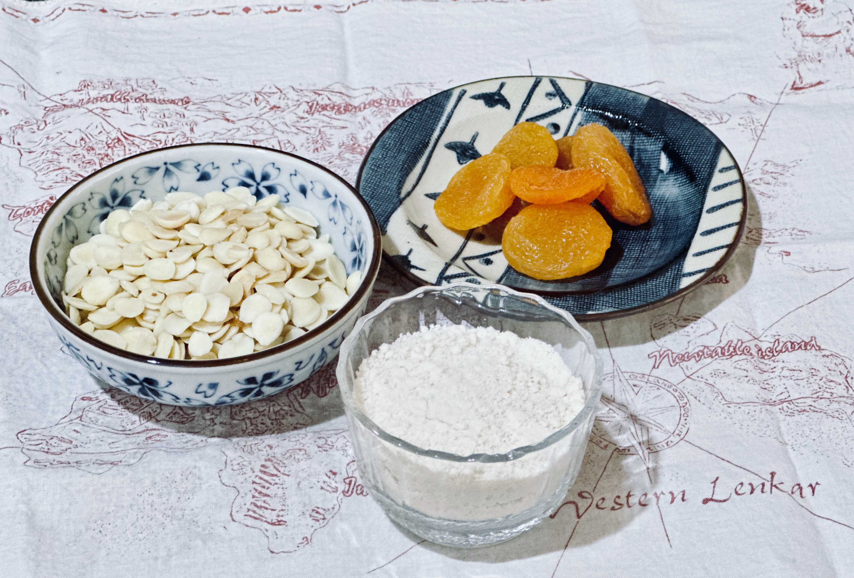土耳其的杏桃果乾、甘肅的杏仁,以及早餐加奶粉穀粉食用的杏仁粉,從日本時代至今,都是台灣人的日常飲食。蕭秀琴攝
