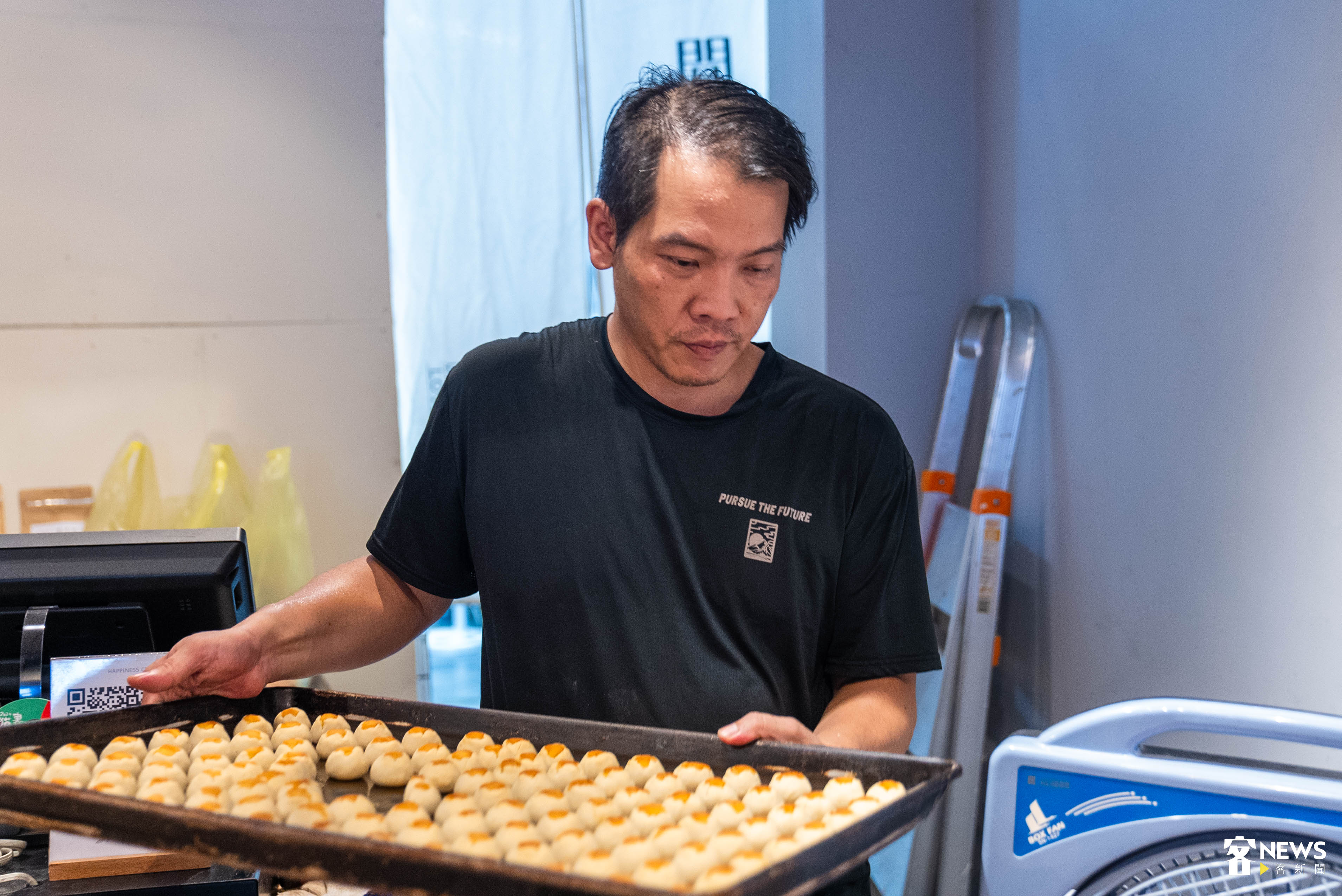 餅店二代黃家豪（Marcus），在國外打拼15年，返鄉接手40年餅店。范修語攝