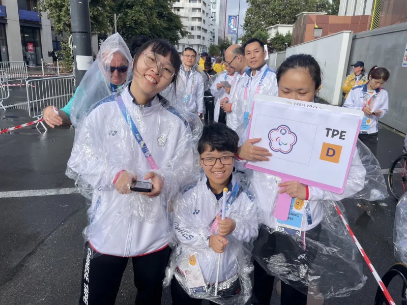 桌球女將田曉雯、羽球好手蔡奕琳參加閉幕式。帕拉林匹克總會提供