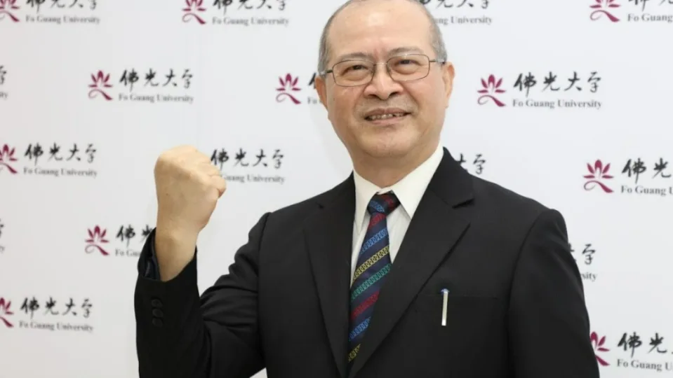 佛光大學校長何卓飛曾任教育部高教司長,遭外界質疑是「知法犯法」。翻攝自佛光大學官網