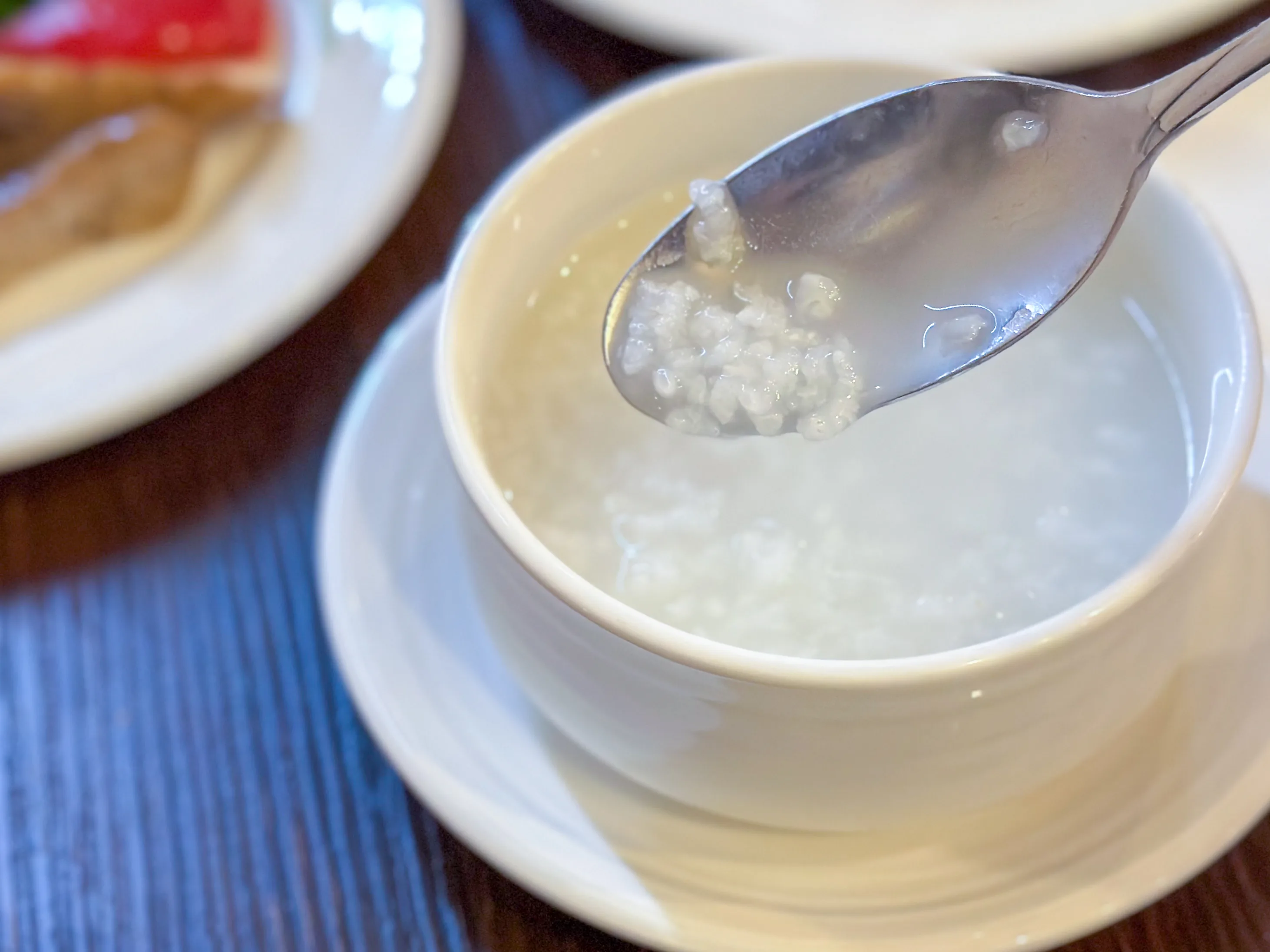 袁枚的《隨園食單》說粥要煮到，「水米融洽，柔膩如一，而後謂之粥」。蕭秀琴攝