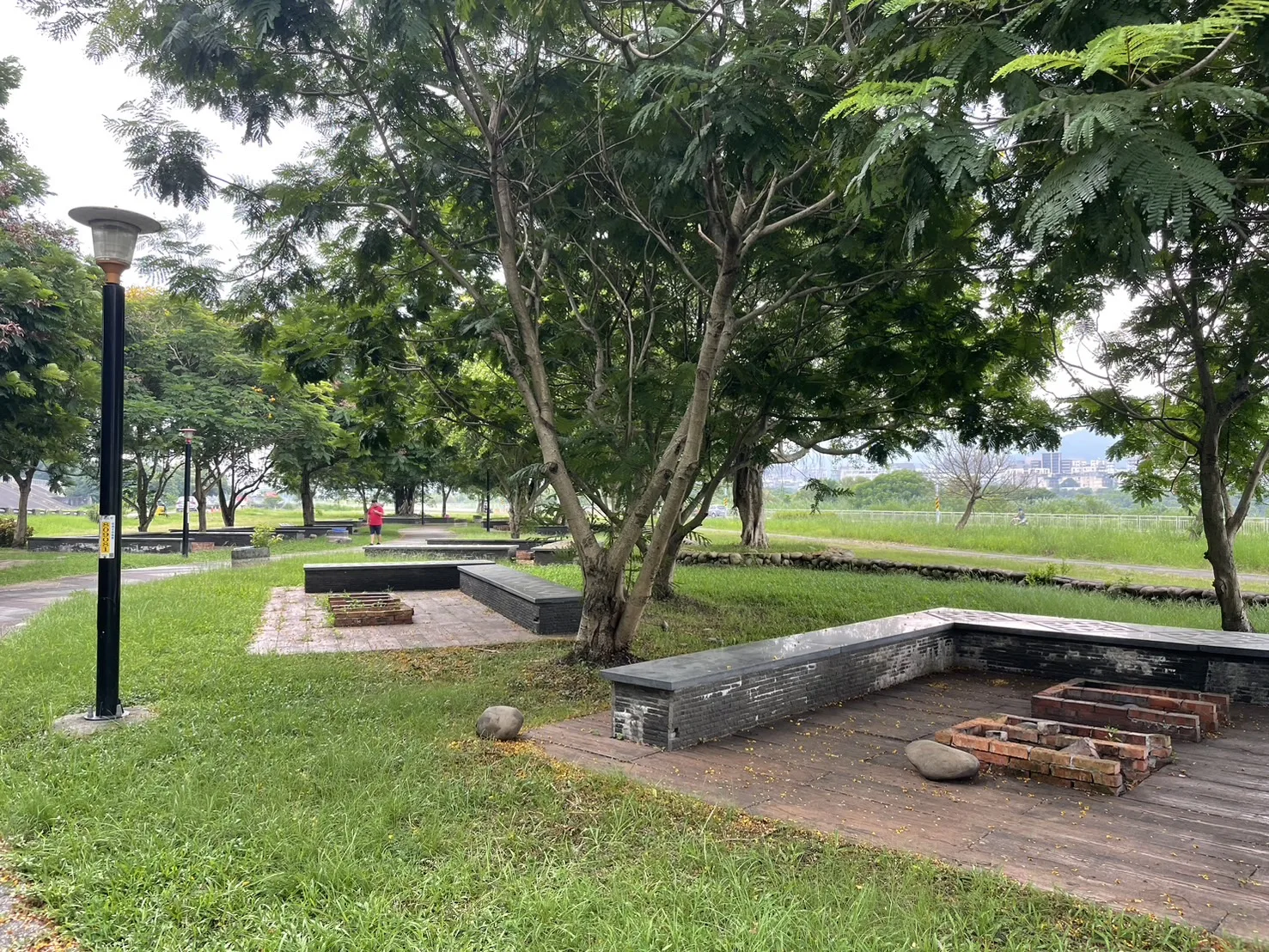 常年開放的樹林鹿角溪原住民主題部落公園烤肉野炊區。新北市高灘地工管處提供
