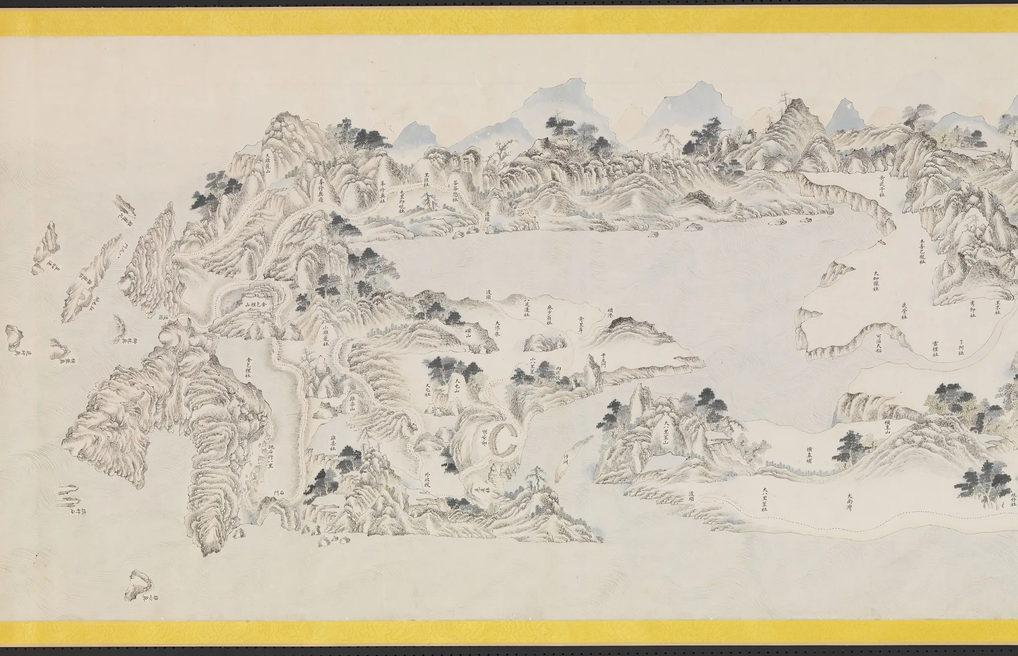 故宮展出〈臺灣圖附澎湖群島圖〉。國立故宮博物院提供
