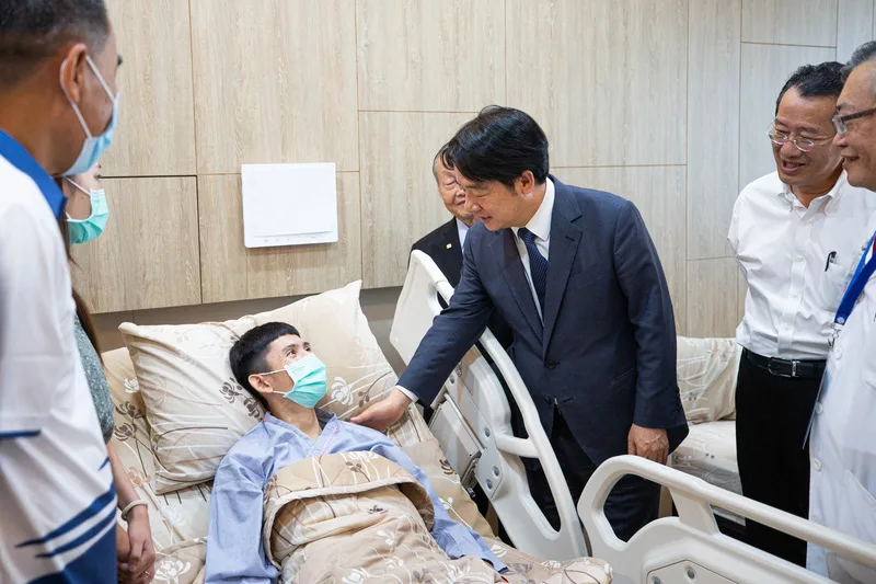 探視幻象飛官感謝保家衛國　總統：謝沛勳狀況穩定