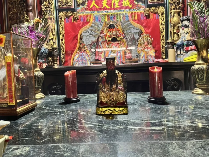宜蘭市城隍夫人廟供奉的王禪老祖(鬼谷子)神像,11日遭人掉包成呂洞賓神像(圖)。