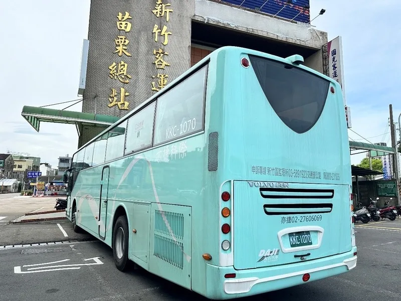 亦捷公司接駛新竹客運10條路線，行駛動線與停靠站都與新竹客運營運路線相同。新竹區監理所提供