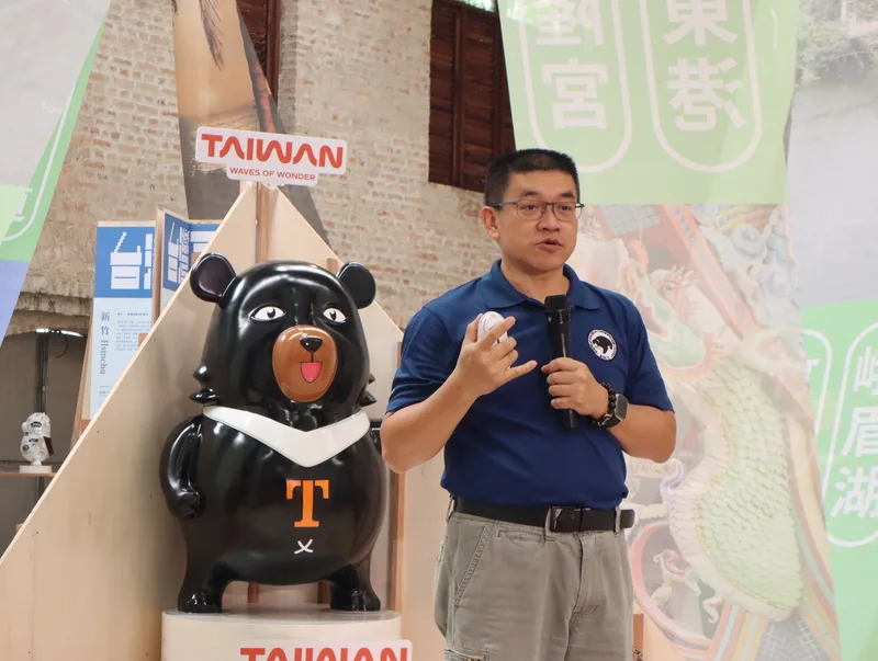 婆羅洲馬來熊保育中心執行長黃修德說，馬來熊與台灣黑熊同樣面臨棲地消失與盜獵危機。中央社