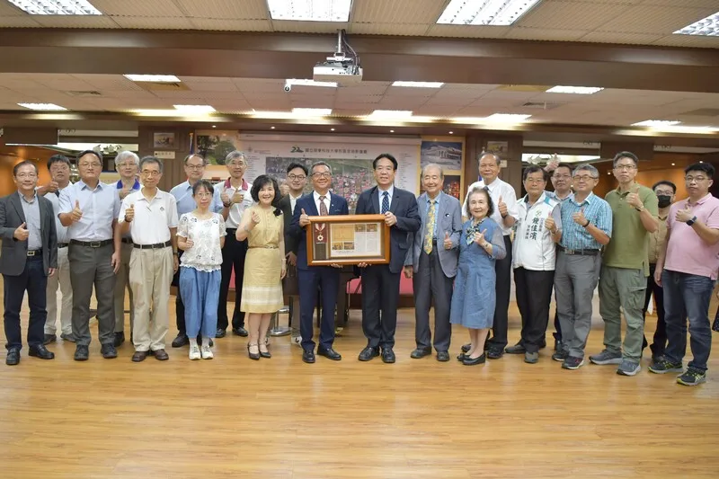 屏科大丁澈士捐旭日中綬章　感念母校培育
