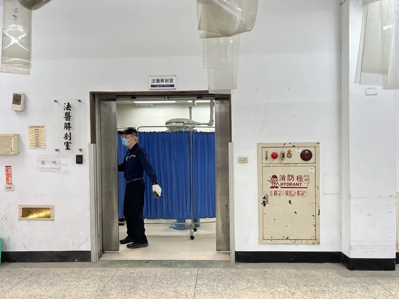 台東疑似農藥中毒釀3死案，3具遺體20日由台東地檢署檢察官會同法醫研究所法醫解剖。中央社