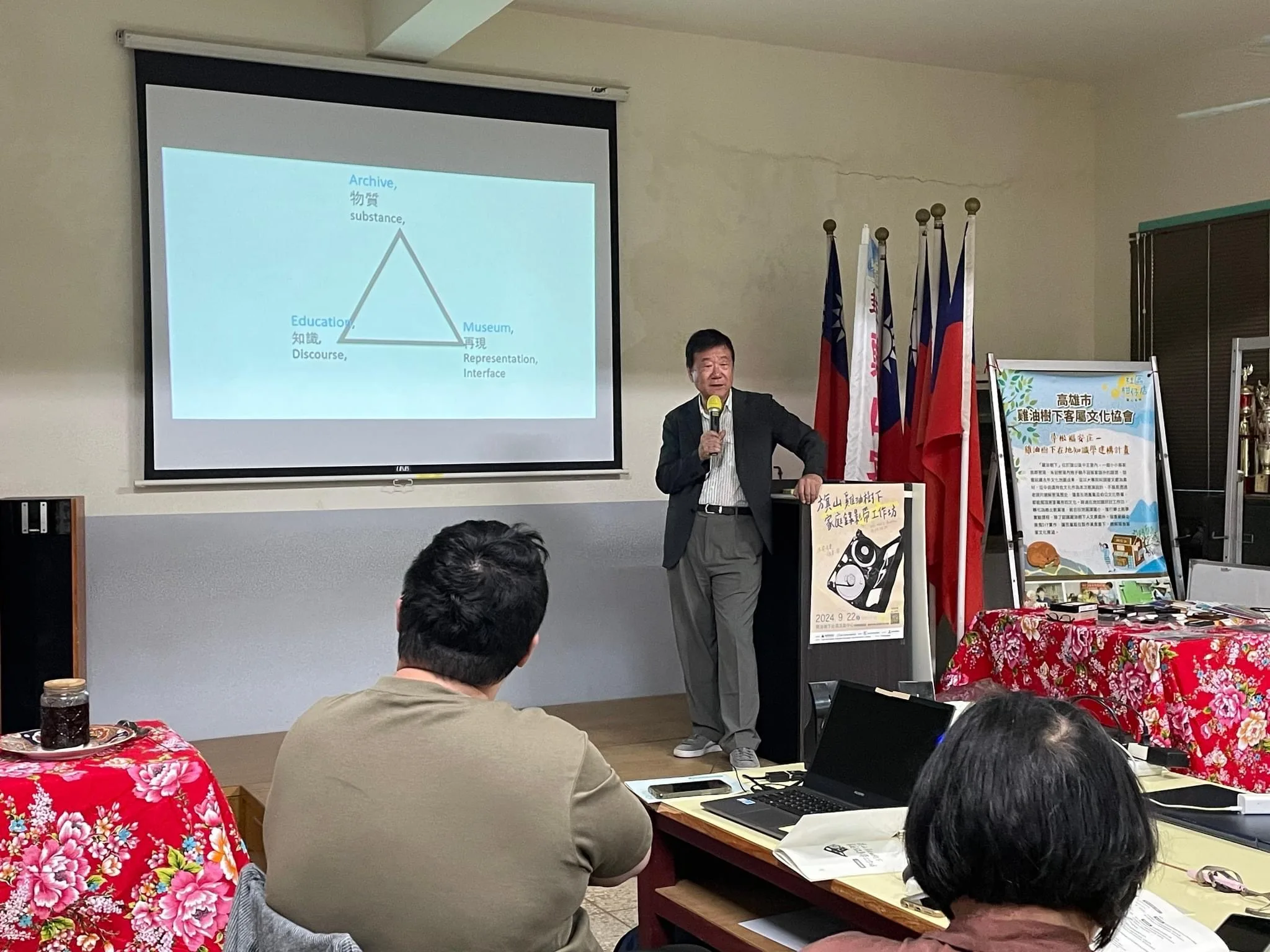 井迎瑞老師從事影像保存工作數十年如一日。美濃愛鄉協進會提供