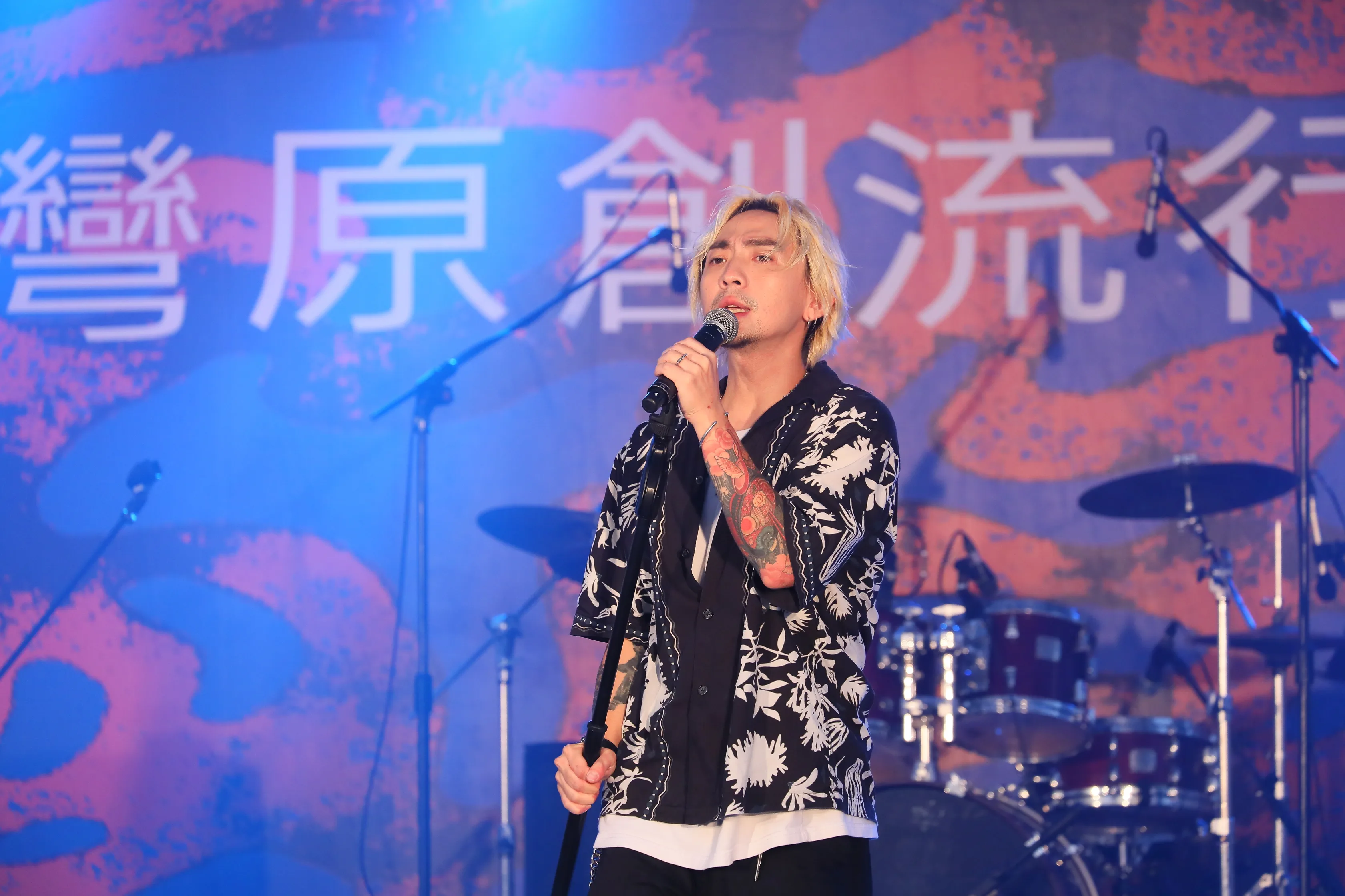 台語組周自從演唱得獎作品亂夢。新視紀整合行銷提供
