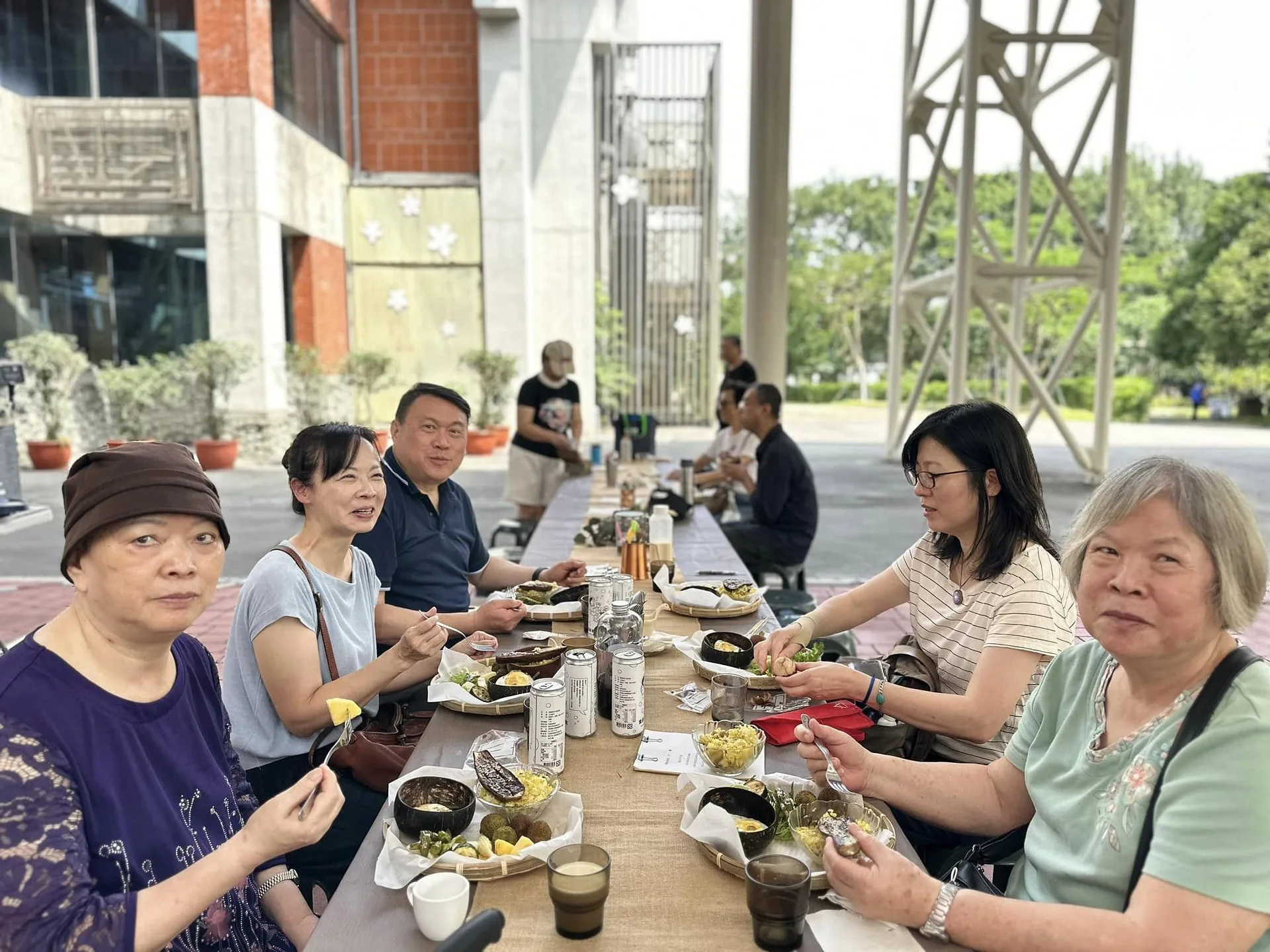 市集的食農交流午宴，資料照。臺北市客家文化主題公園提供