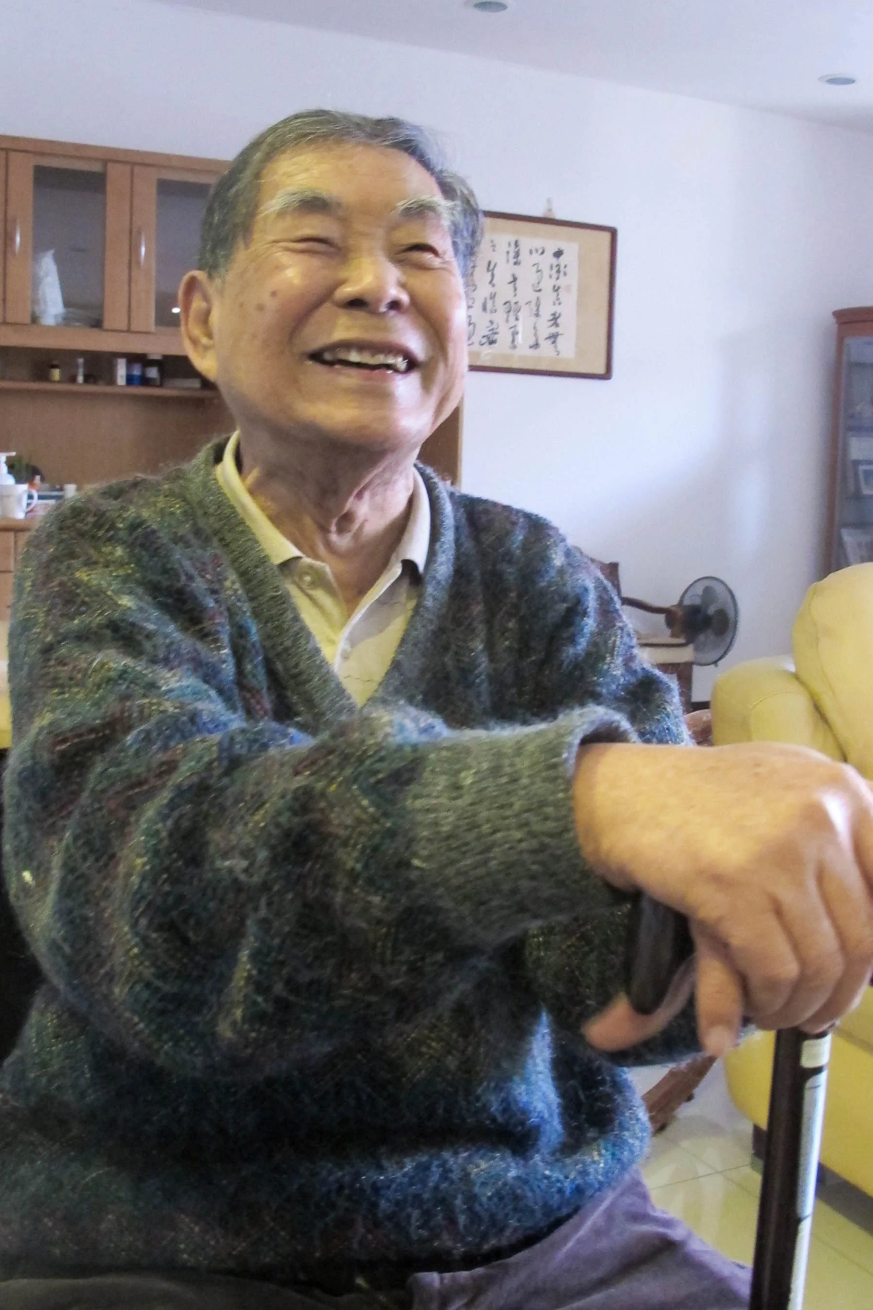 謝聰敏1954年以榜首考進台大法律系，他與施啟揚是台中一中、台大法律系同學，2017年受訪表示，他是老政治犯，後來能參選，施啟揚幫助最多。何來美攝
