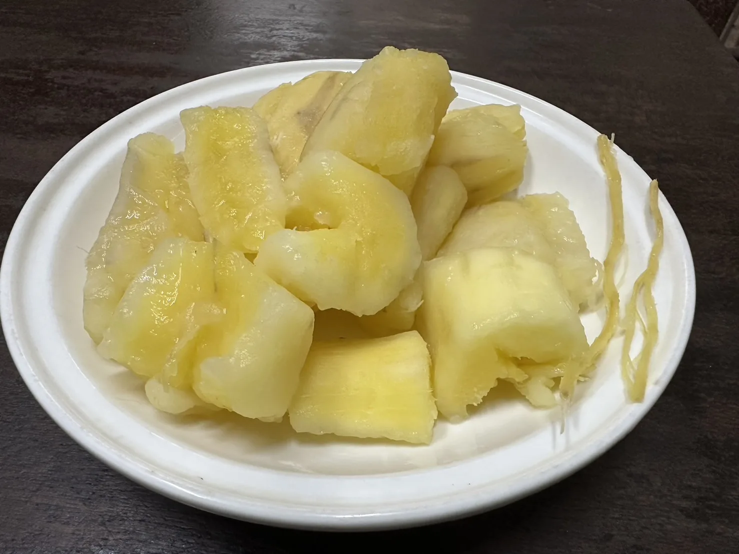 樹薯，又稱木薯，是印尼當地日常食材料理。邱鴻春攝