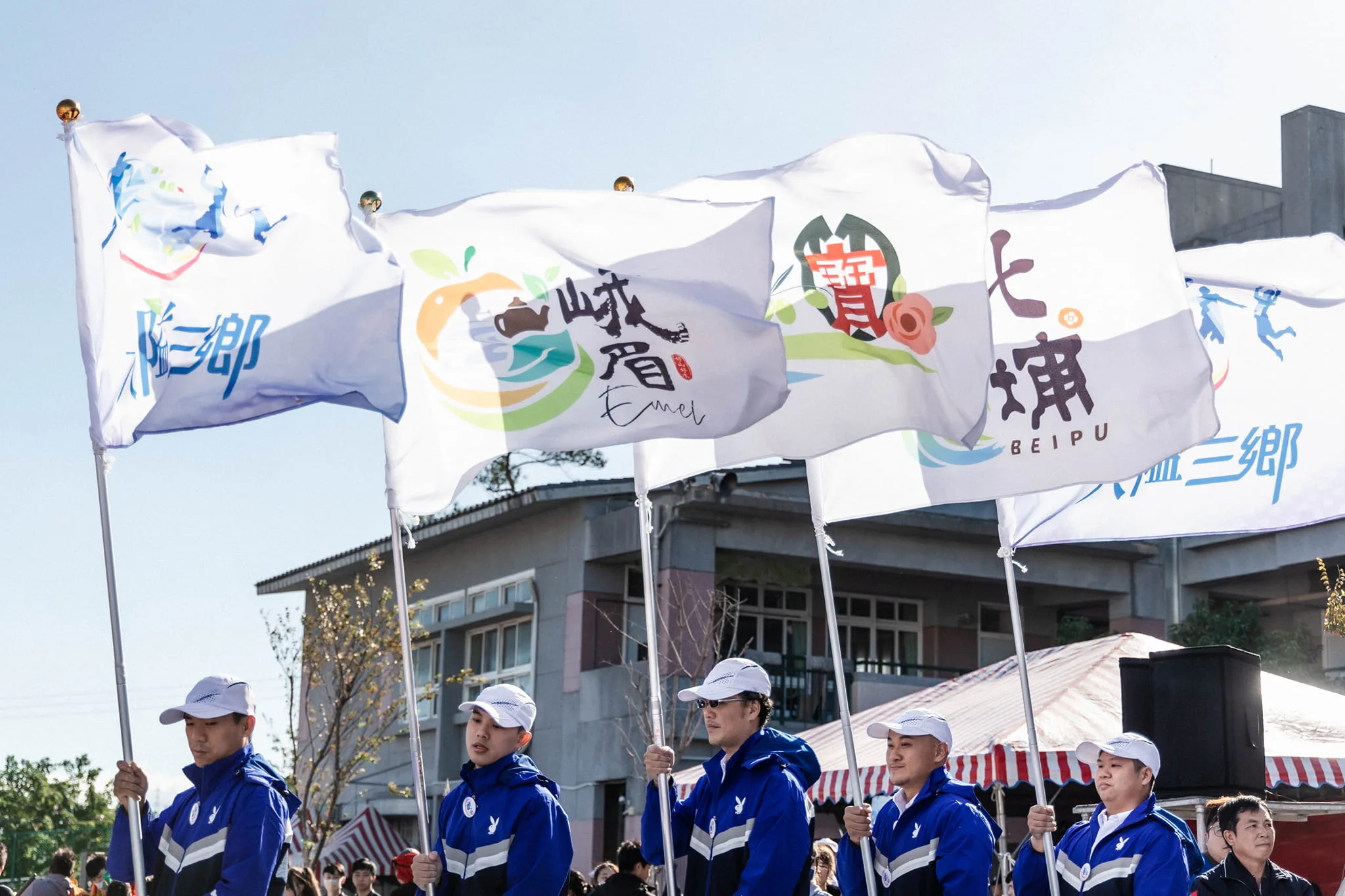 除了田徑比賽，運動會還會安排客家趣味競賽，有滾鐵環、揹穀包、採種搶收等。北埔鄉公所提供
