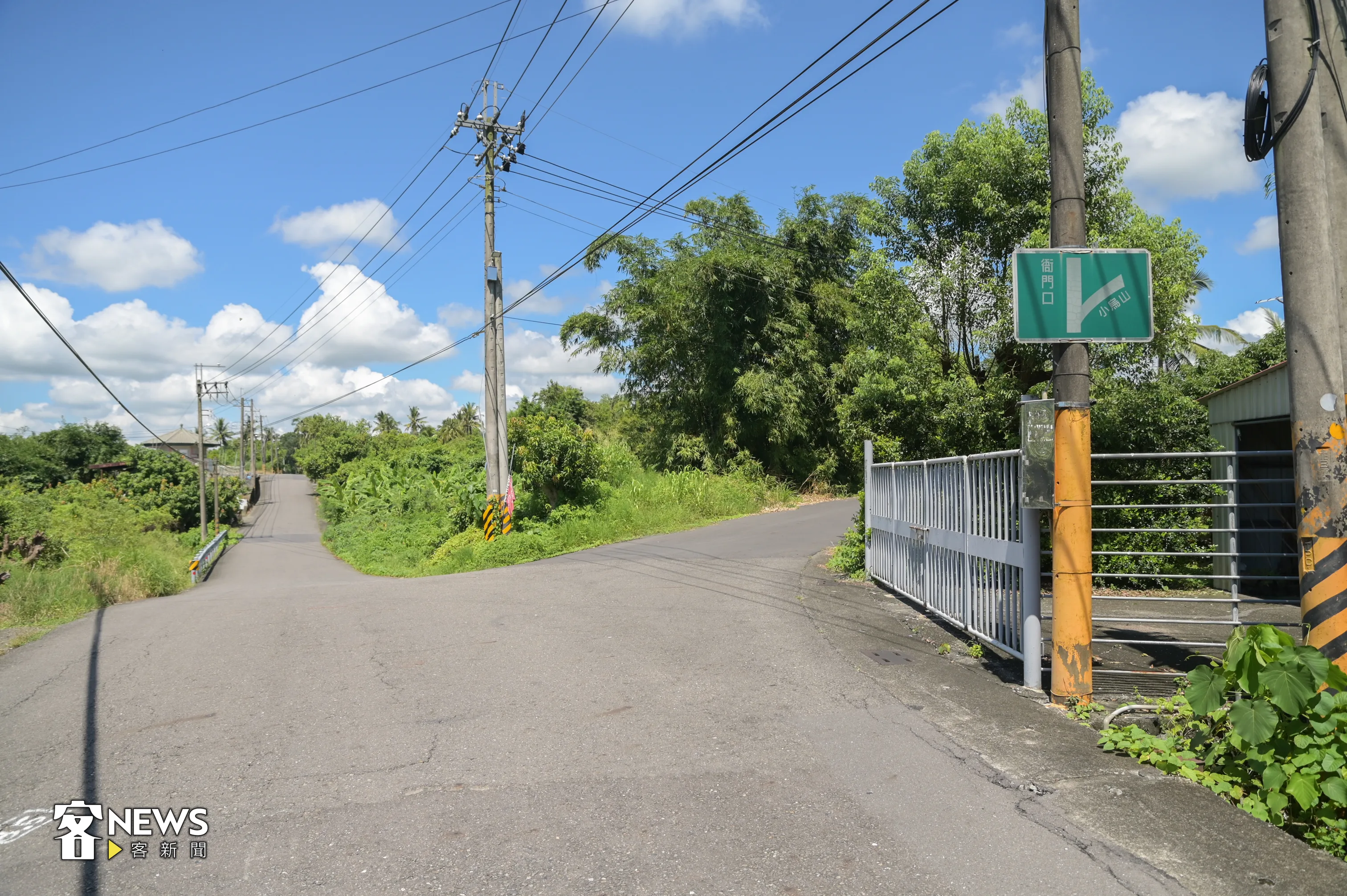 內門街上路牌可看到,昔日軍事防禦區域「衙門口」。洪俊傑攝