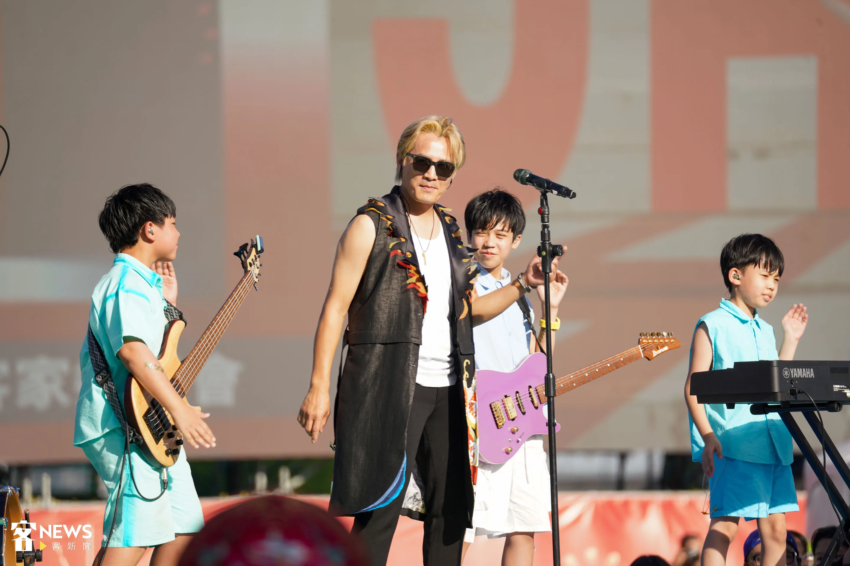 金曲歌王羅文裕秀出精實肌肉,攜J HALL樂團於國慶預演熱鬧演出。朱愷元攝