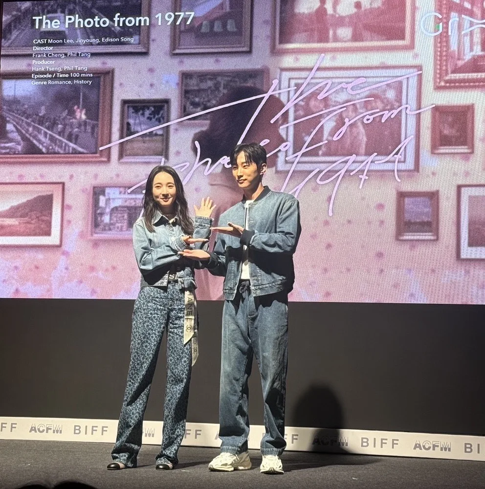 那張照片裡的我們，男女主角初相見。許譽齡攝