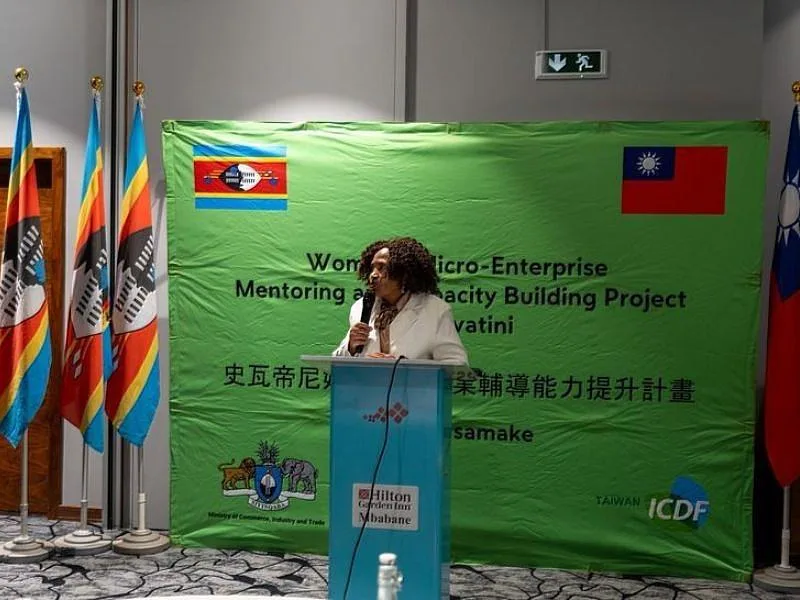 Kuyenteka合作社執行長Grace Dludlu於成果發表會上報告計畫執行現況。國合會提供