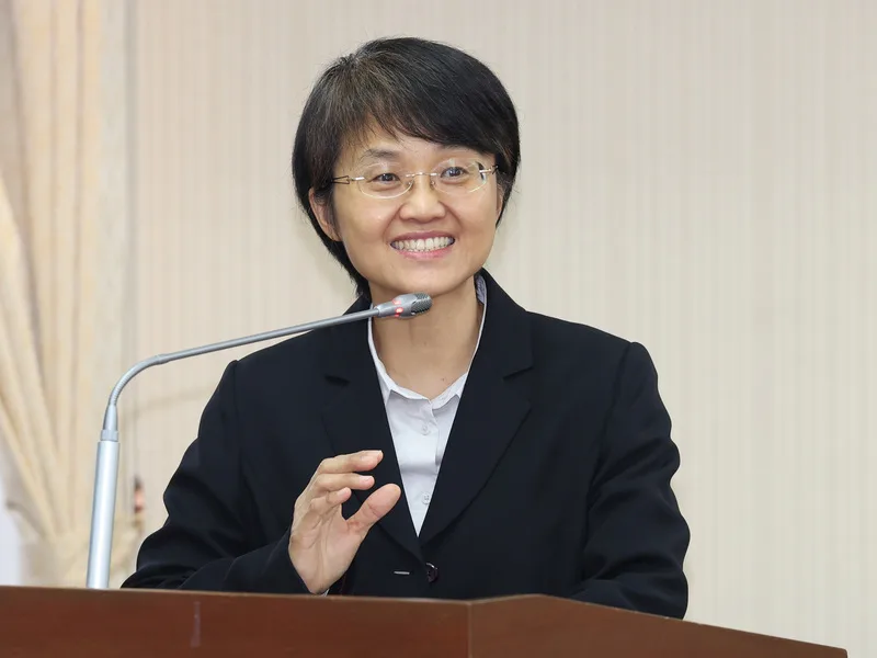 客委會主委古秀妃9日對『臺灣台語』是否侵犯臺灣其他語言併存地位，表示尊重各機關選擇。中央社