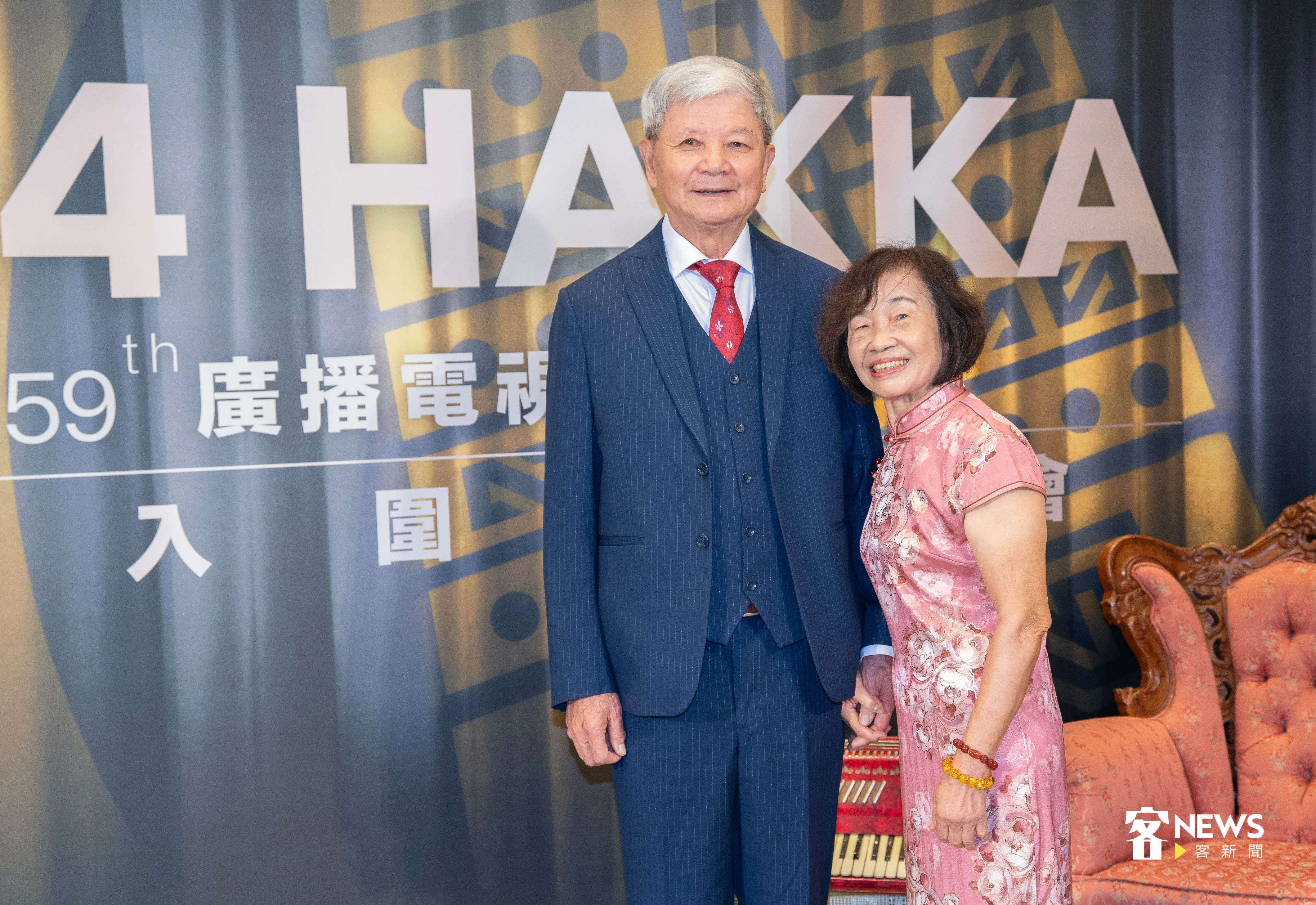 廣播金鐘終身貢獻獎獲獎人張民(左)與夫人古嫈出席客委會金鐘入圍茶會。洪俊傑攝