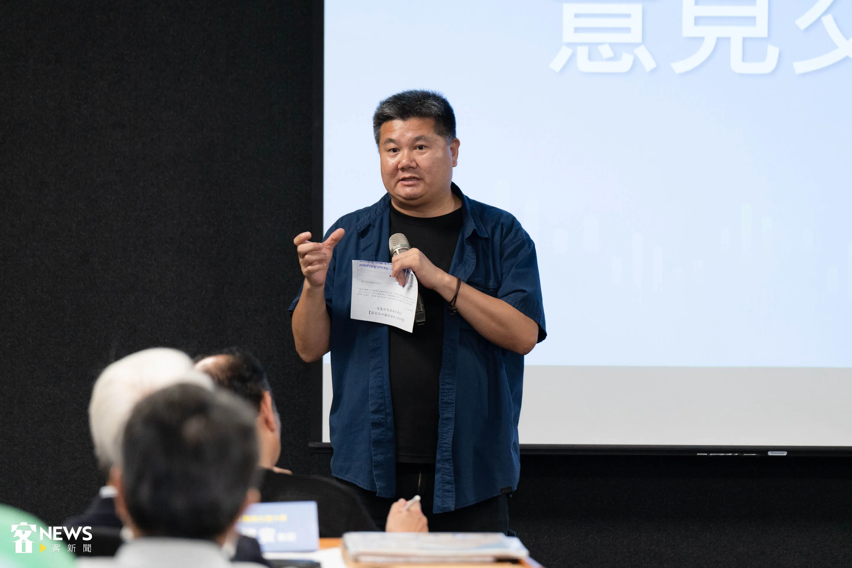 一同參與座談的紀錄片導演李惠仁，提到說故事的重要性。范修語攝