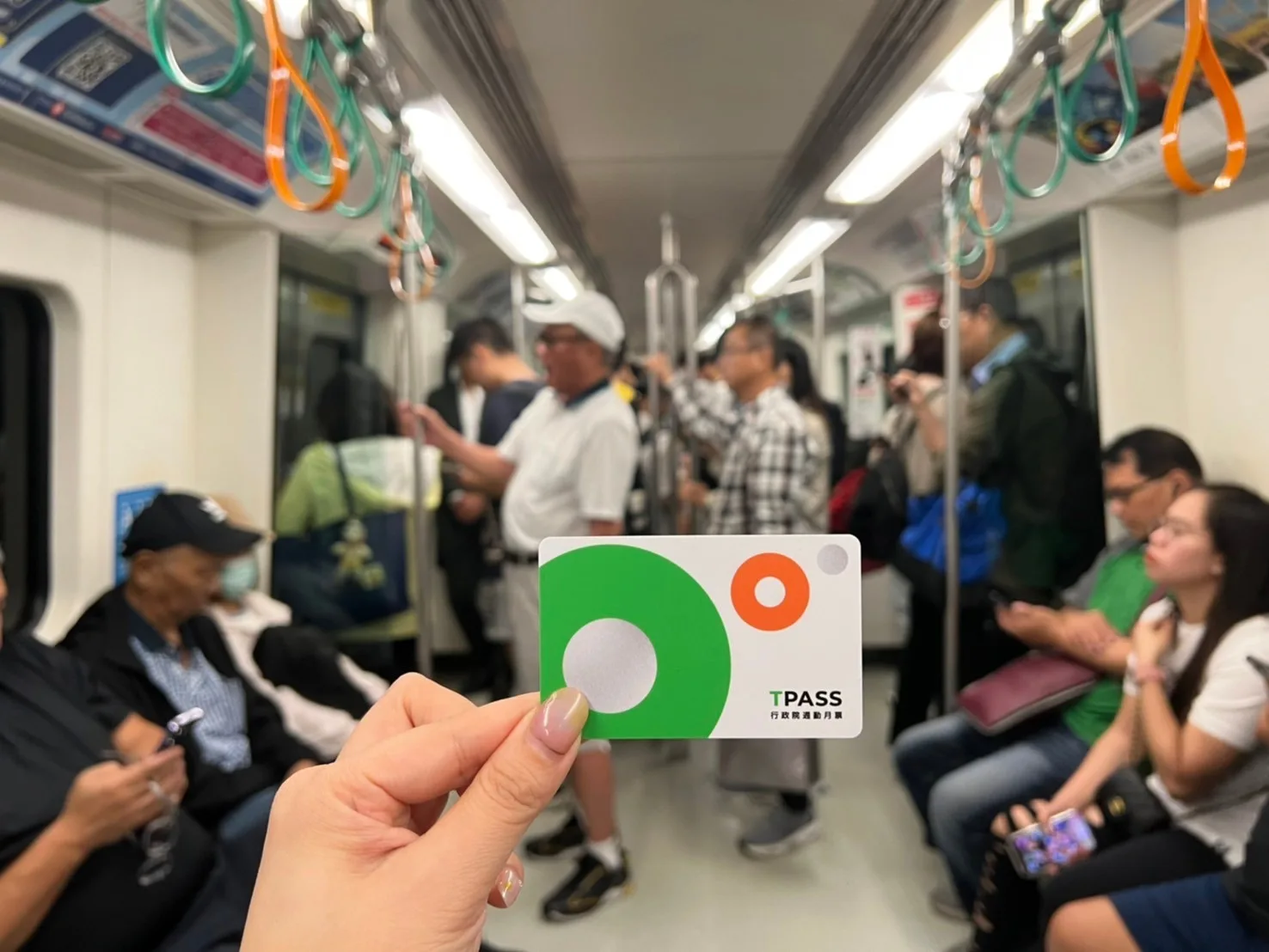 交通部公路局表示民眾於5/23起可領取TPASS 2.0常客優惠回饋金。資料照，高雄市交通局提供