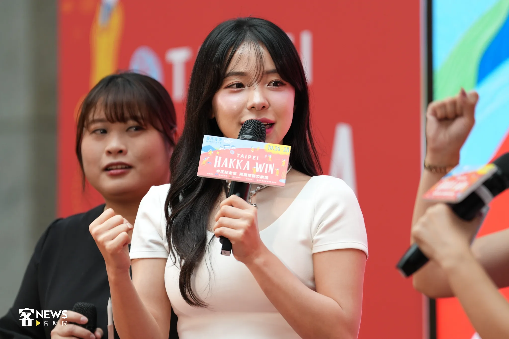 啦啦隊女神李多慧擔任這次活動的代言人，努力學習客語，與大家同樂。宋佩遙攝