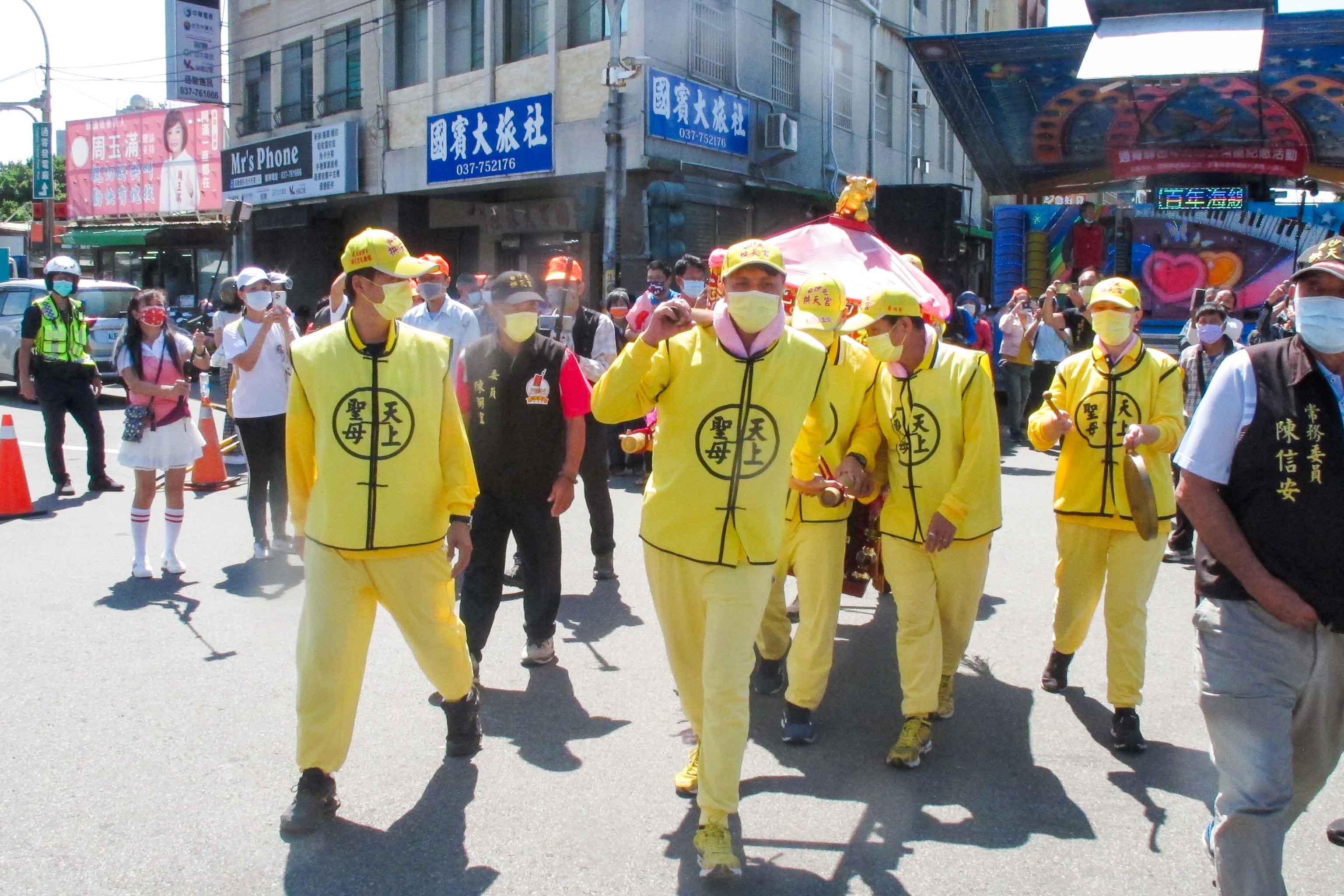 通霄白沙屯拱天宮媽祖2022年出巡海線鐵路通車百週年慶典。何來美攝