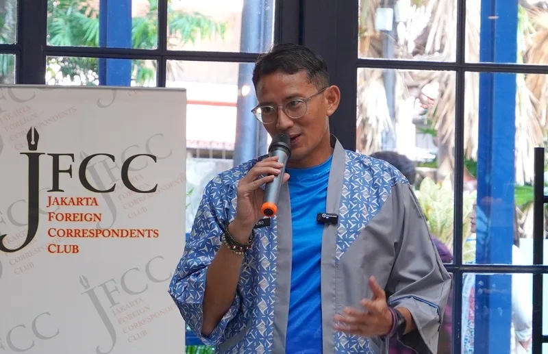 印尼觀光及創意經濟部長桑迪阿加(Sandiaga Uno)表示,他期待免簽政策有更多進展,不只擴及中國和台灣,還包括澳洲、印度、歐洲國家和美國。中央社