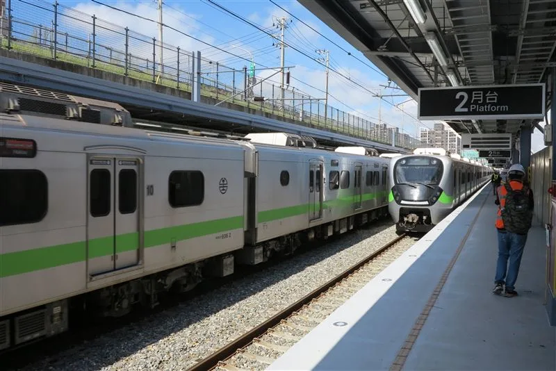 鳳鳴臨時車站月台。鐵道局提供