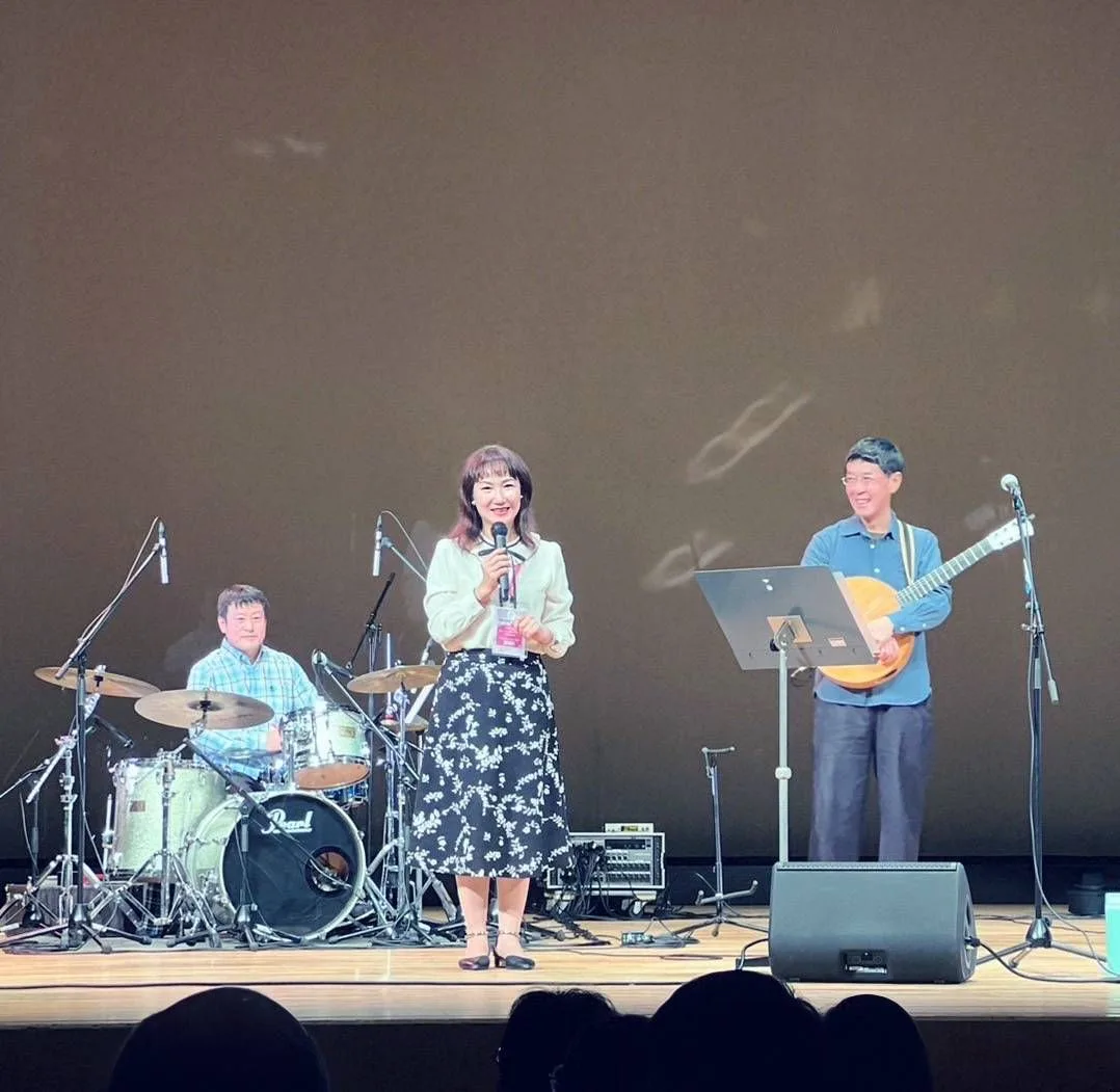 高市客委會主委楊瑞霞在演唱會前致詞。高市府客委會提供