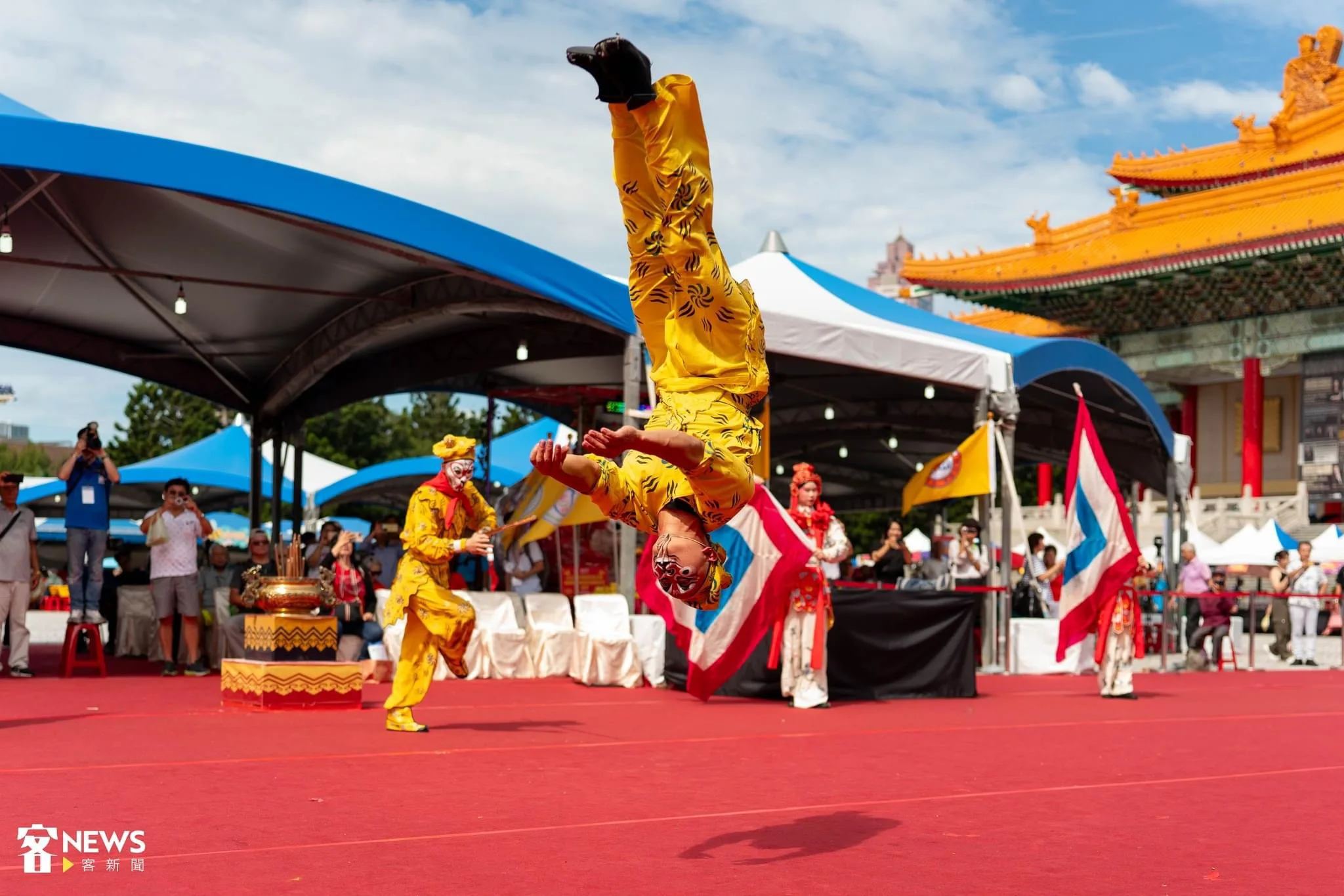 北市義民祭今起一連三天在兩廳院藝文廣場舉行，現場有許多表演。
