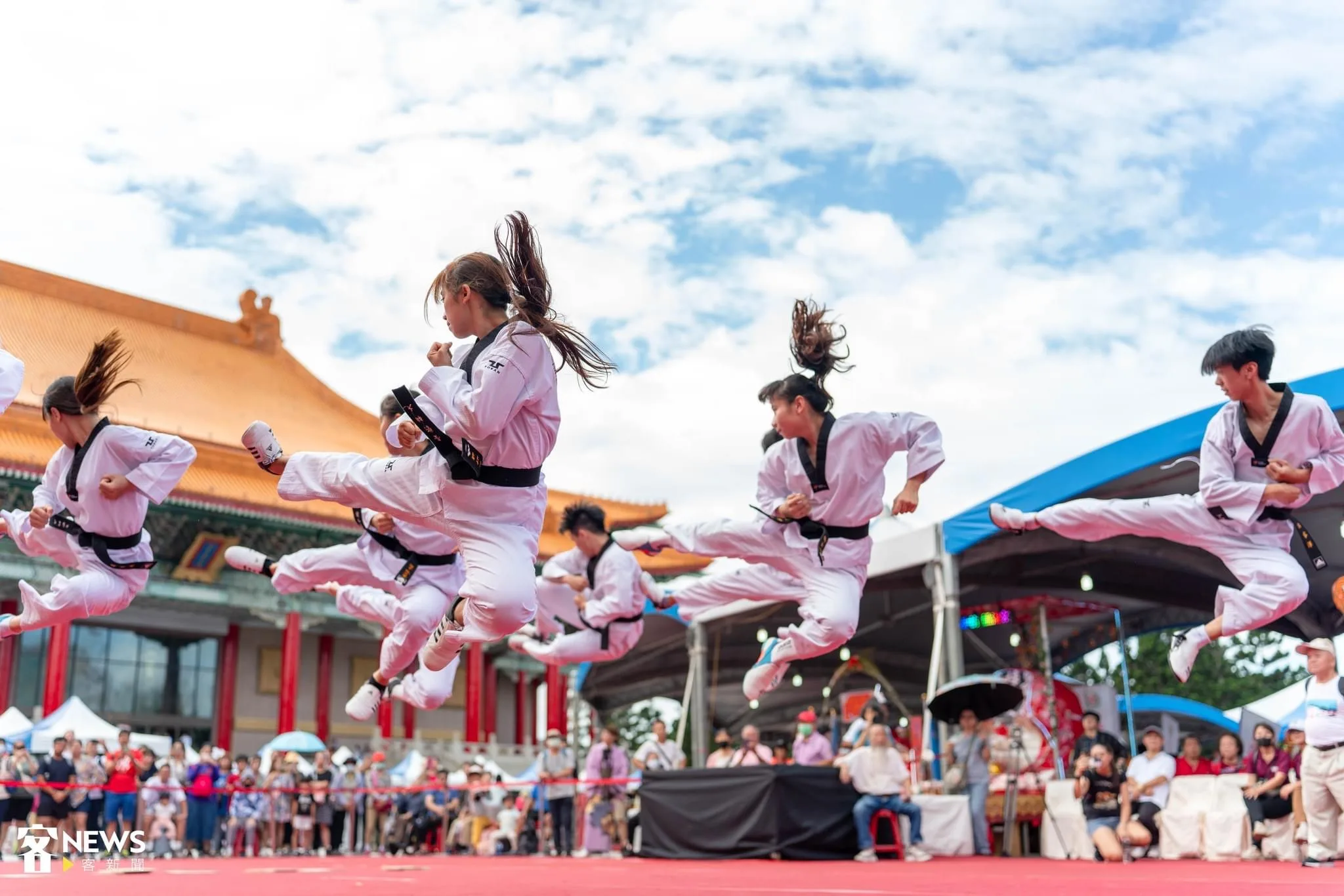 北市義民祭今起一連三天在兩廳院藝文廣場舉行，跆拳道表演。