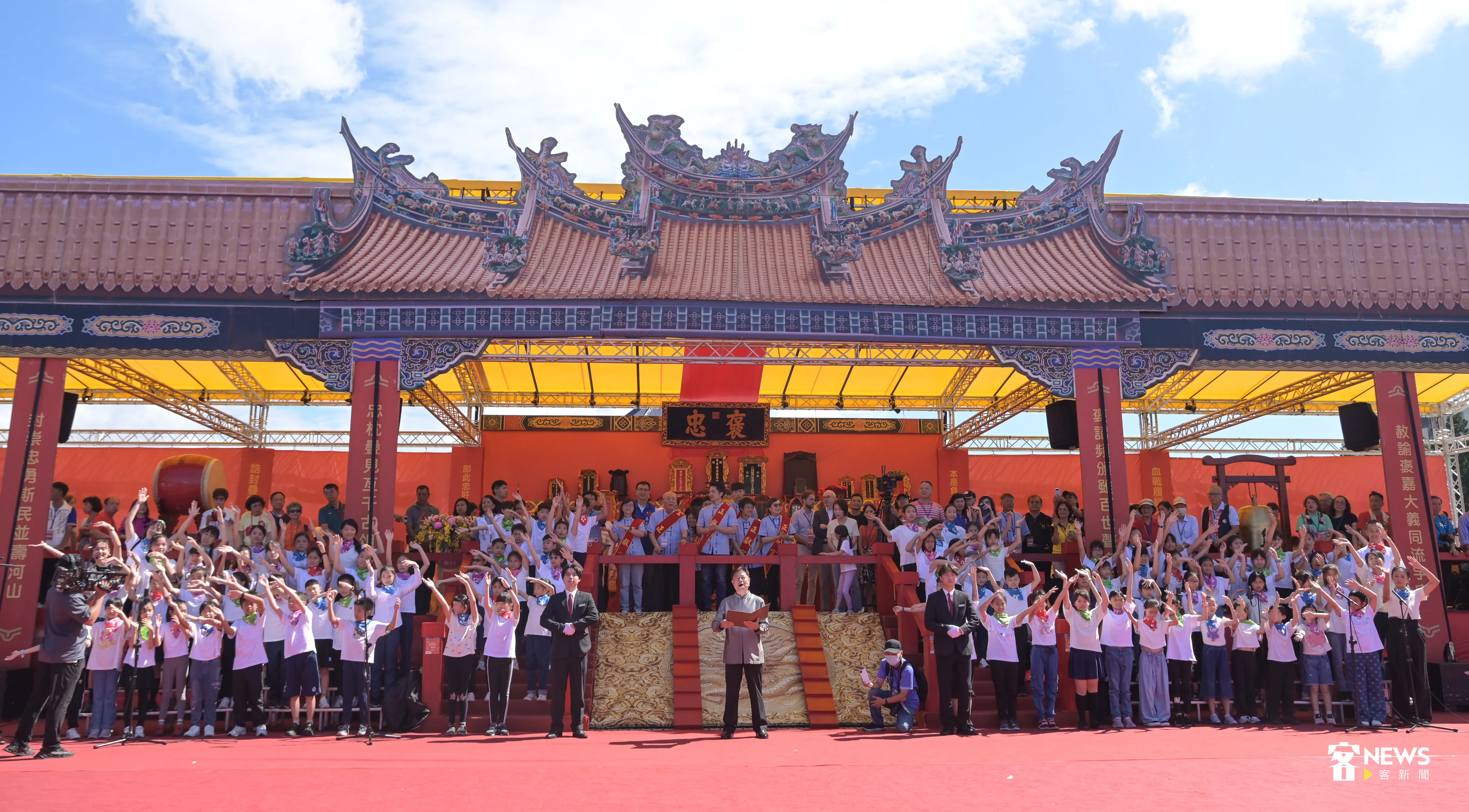 台北市義民嘉年華主祭大典,合唱團表演。洪俊傑攝