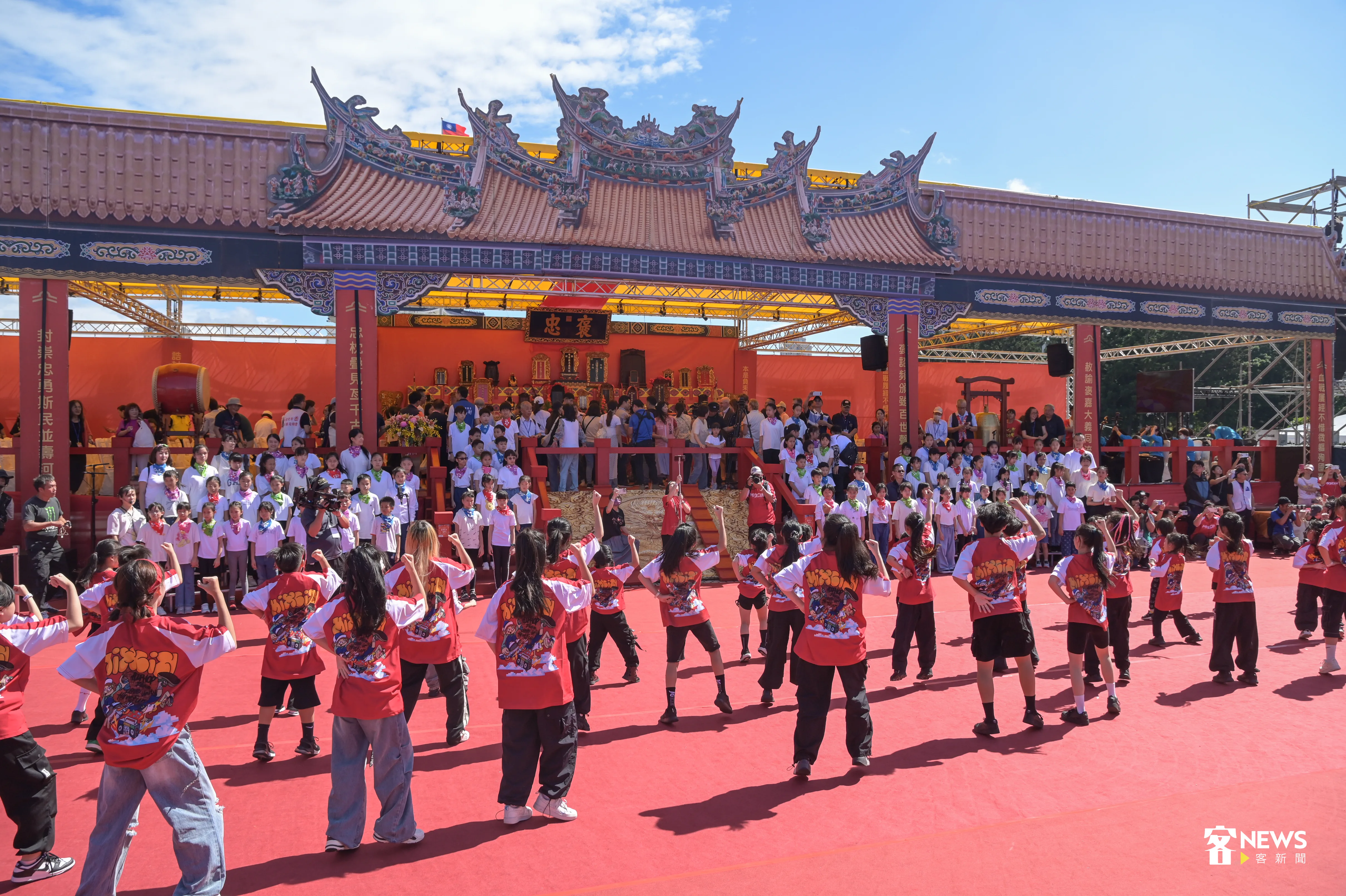 台北市義民嘉年華主祭大典,舞台表演。洪俊傑攝