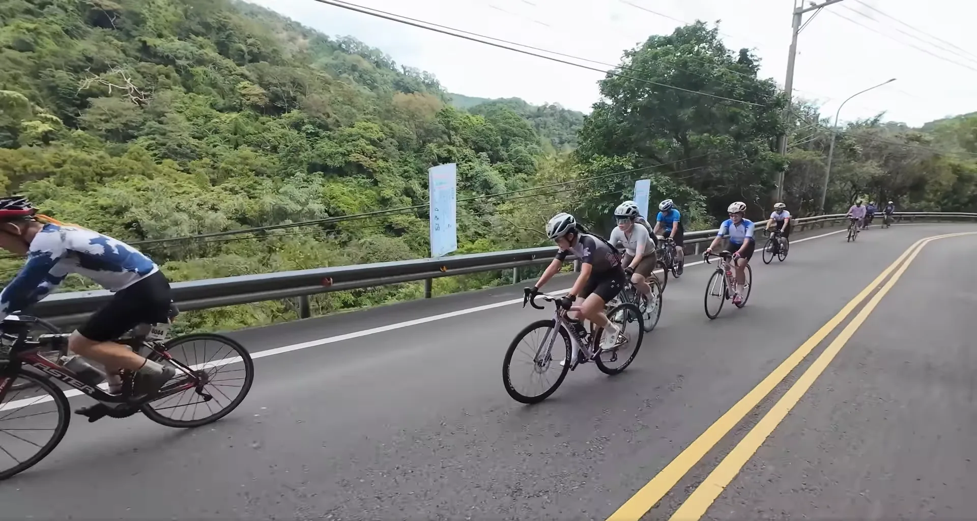 「悠遊騎慢城」自行車活動，融入頗具挑戰性的仙山「登山王」競賽。翻攝CT Yeh FB