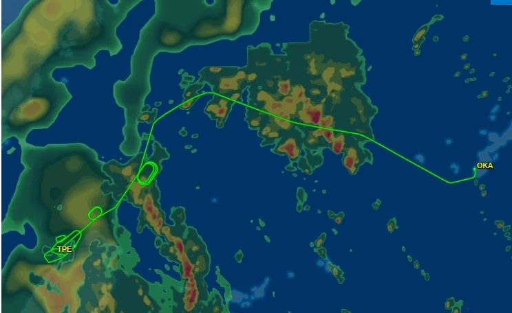 星宇航空SJX871班機，空中盤旋多次後順利降落。翻攝自 flightaware