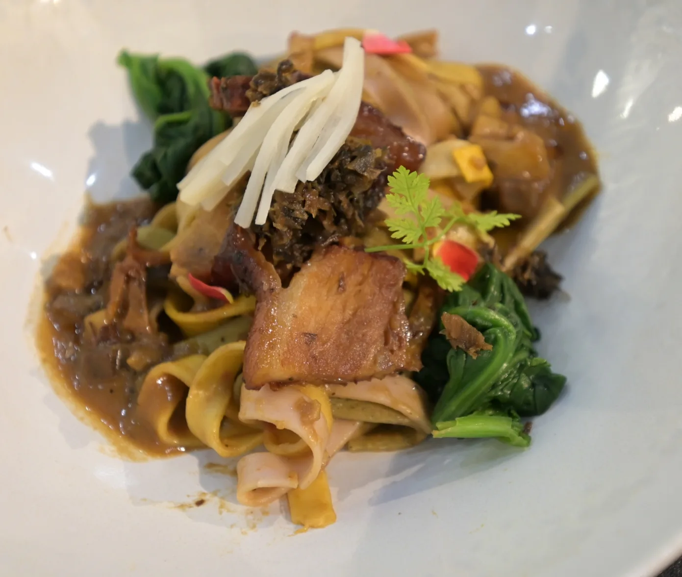老菜脯雞肉菱角五色粄條。洪俊傑攝